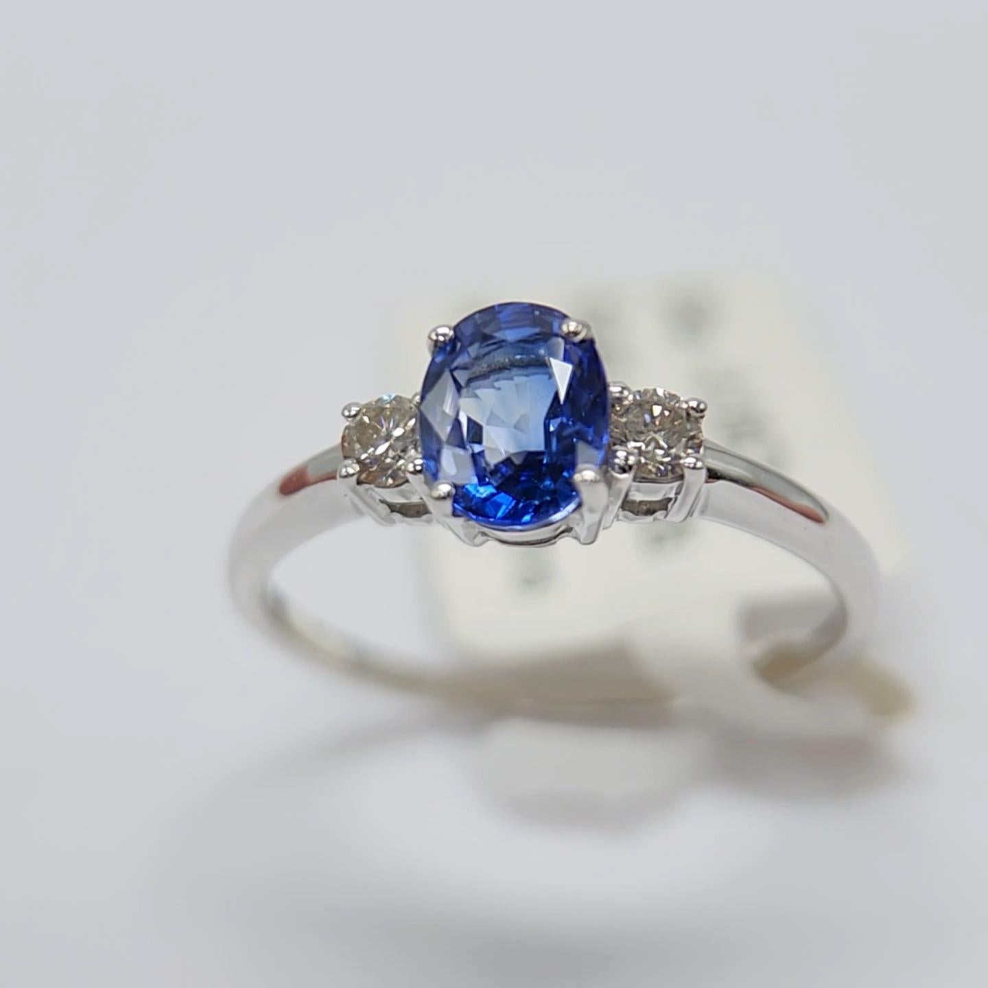Blue Sapphire  Ring 14 Karat White Gold with Diamonds. For Sale 5