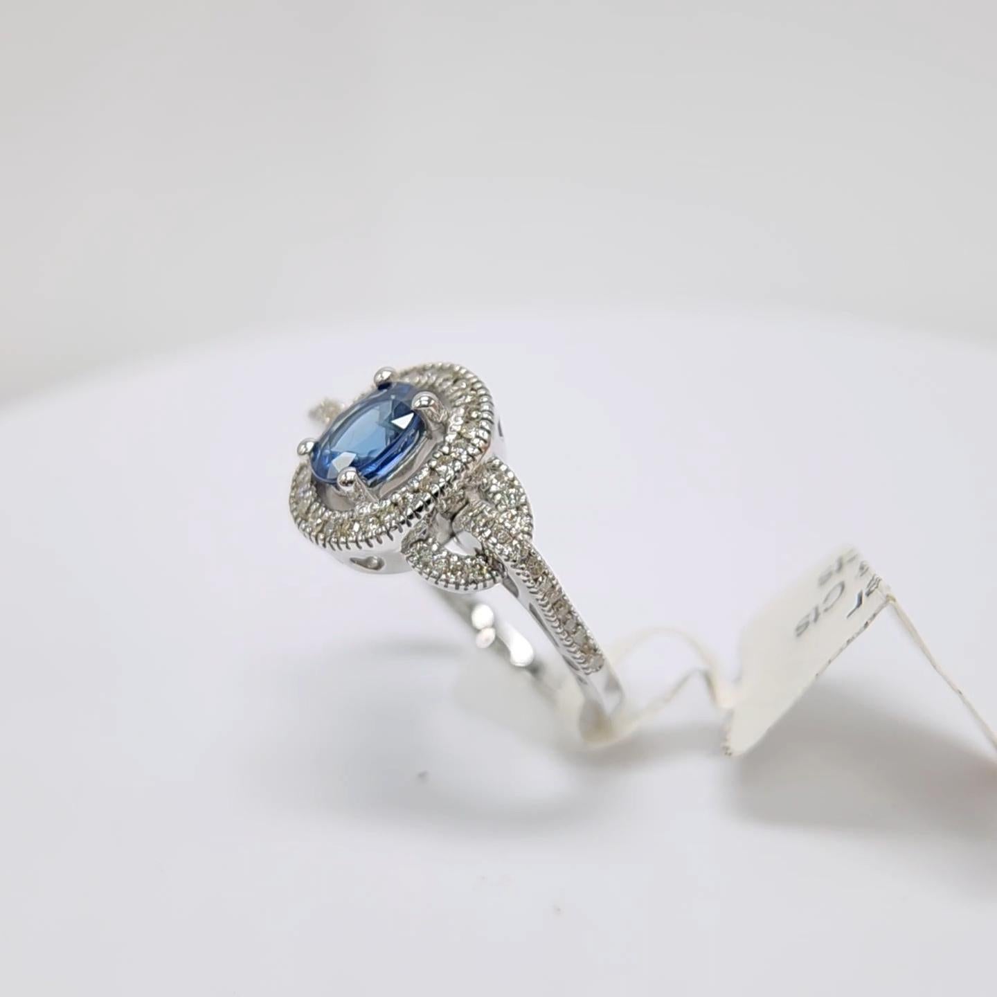 Blue Sapphire  Ring 14 Karat White Gold with Diamonds. For Sale 9