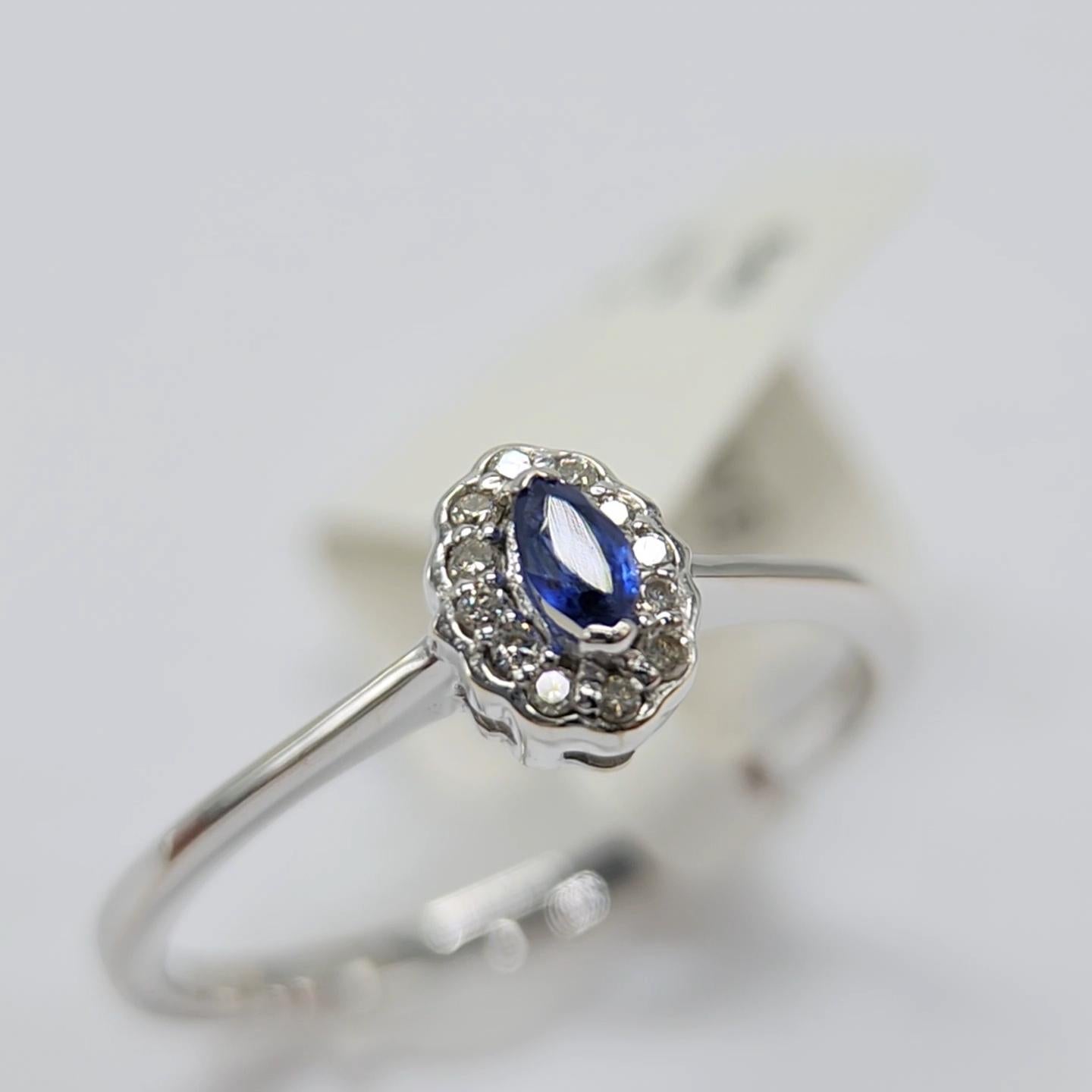 Blue Sapphire  Ring 14 Karat White Gold with Diamonds. For Sale 8