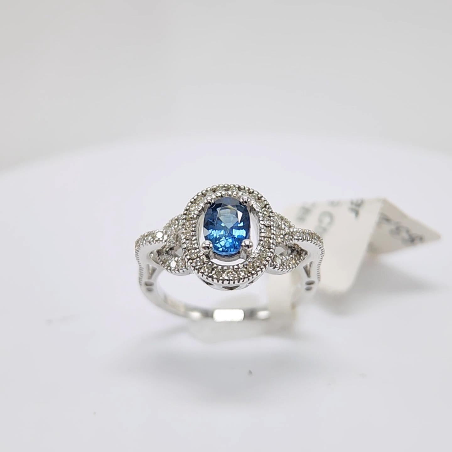 Blue Sapphire  Ring 14 Karat White Gold with Diamonds. For Sale 10