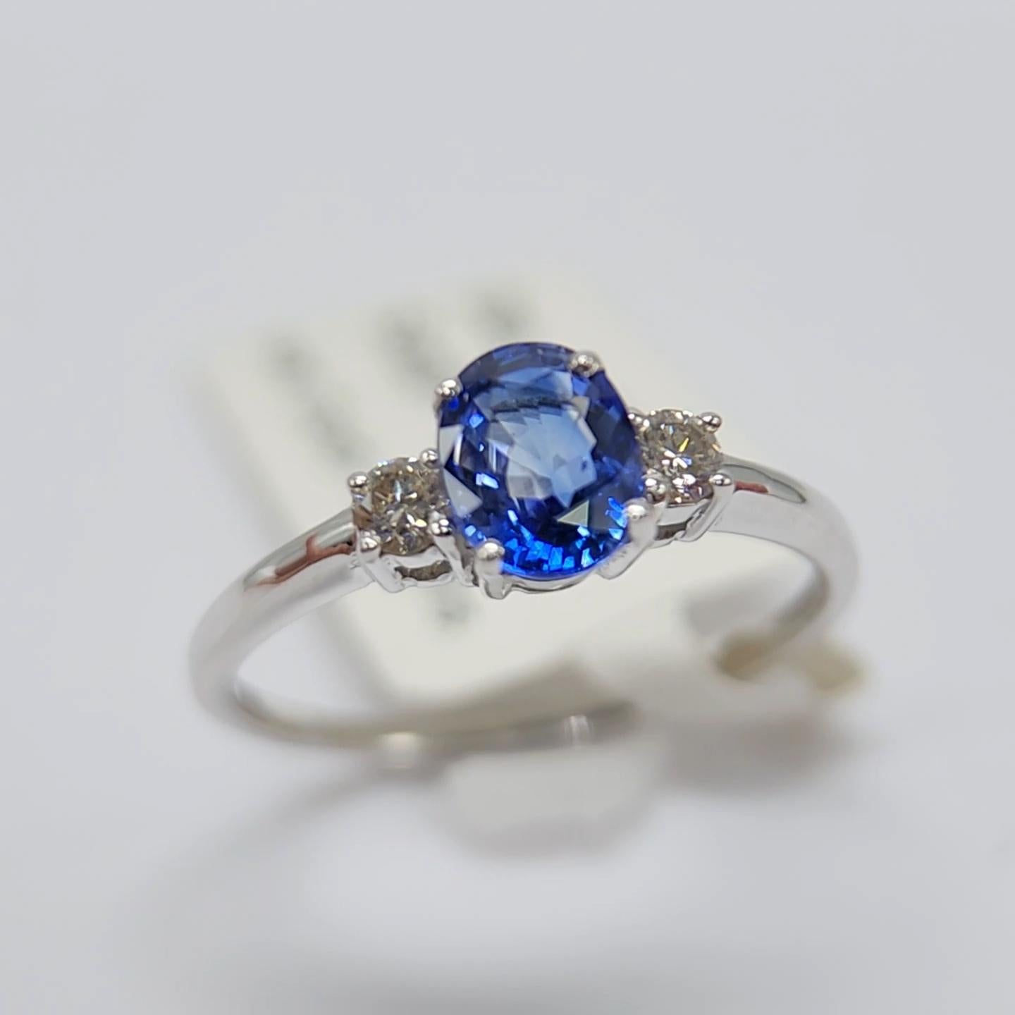 Blue Sapphire  Ring 14 Karat White Gold with Diamonds. For Sale 9