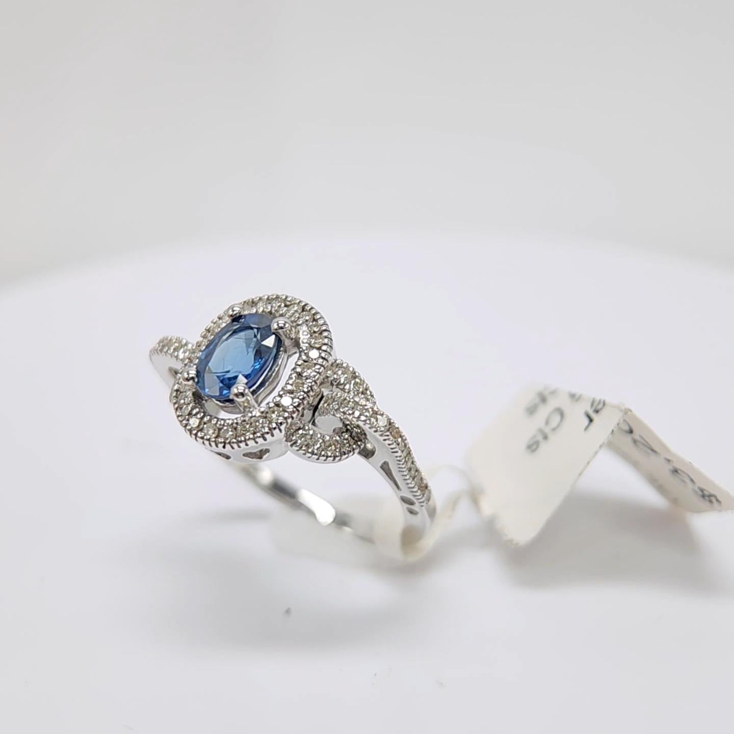 Blue Sapphire  Ring 14 Karat White Gold with Diamonds. In New Condition For Sale In Brooklyn, NY