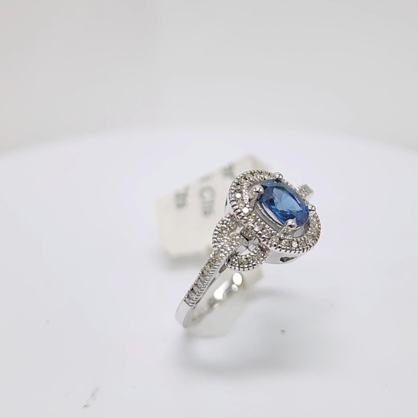 Blue Sapphire  Ring 14 Karat White Gold with Diamonds. For Sale 4