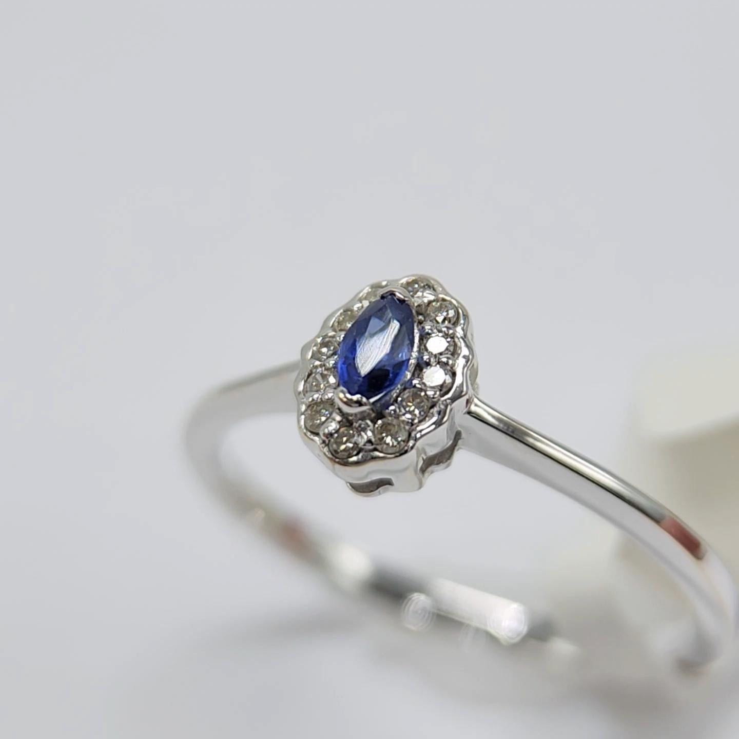 Blue Sapphire  Ring 14 Karat White Gold with Diamonds. For Sale 3