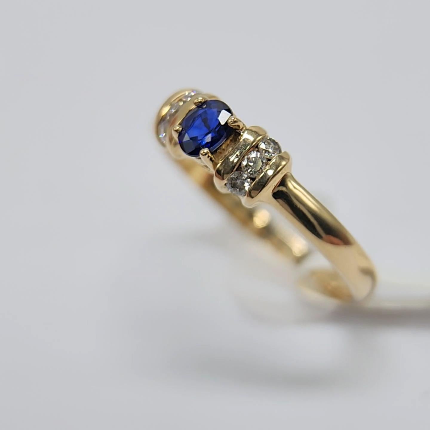 Blue Sapphire  Ring 14 Karat Yellow Gold with Diamonds. For Sale 4