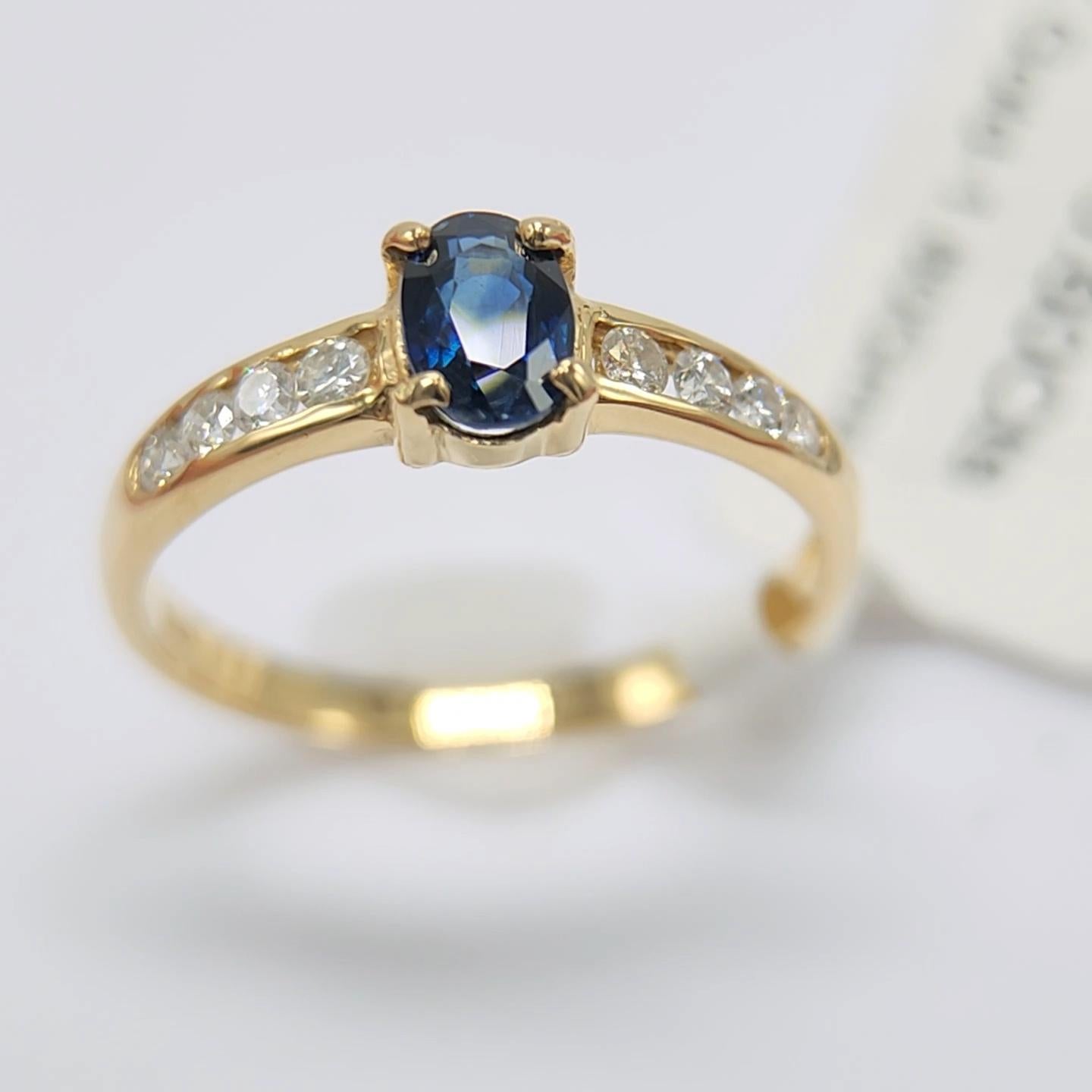 Saphir bleu  Bague en or jaune 14 carats avec diamants en vente 5