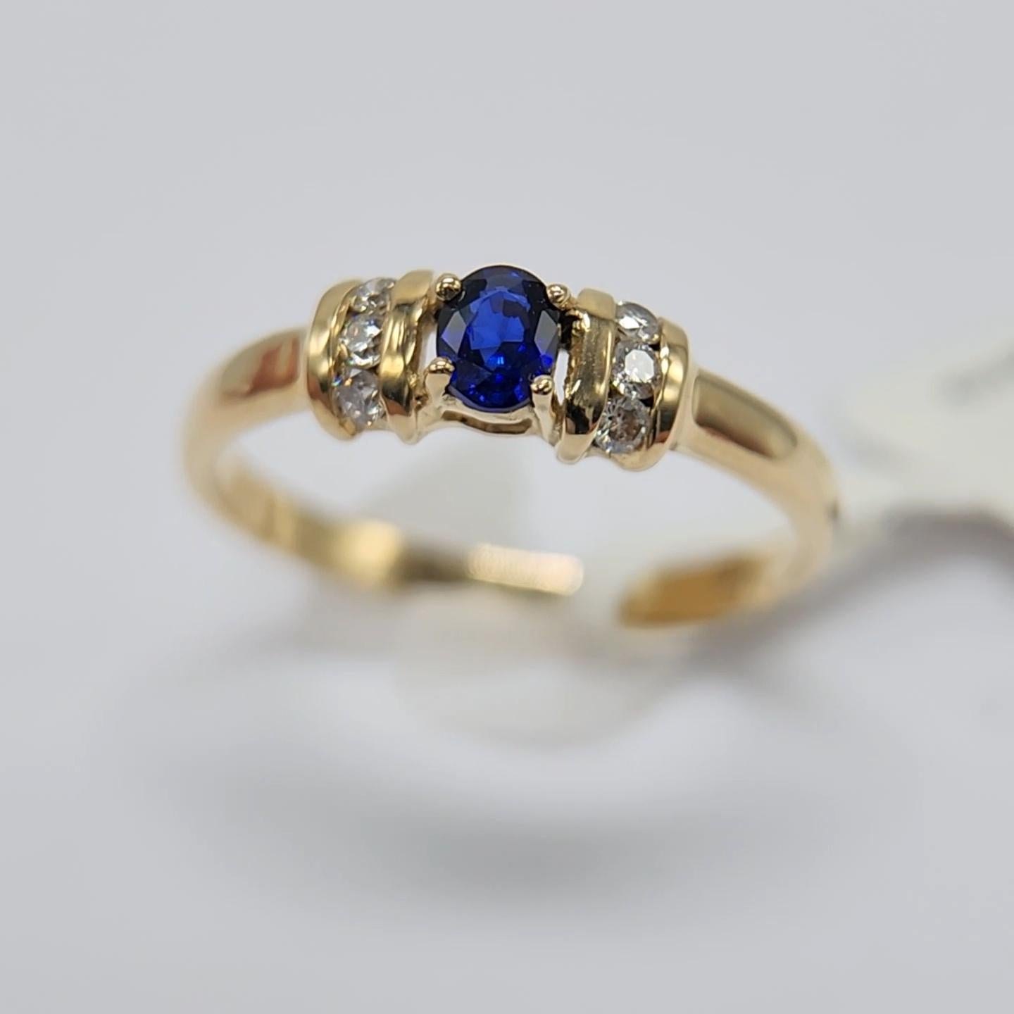Blue Sapphire  Ring 14 Karat Yellow Gold with Diamonds. For Sale 6