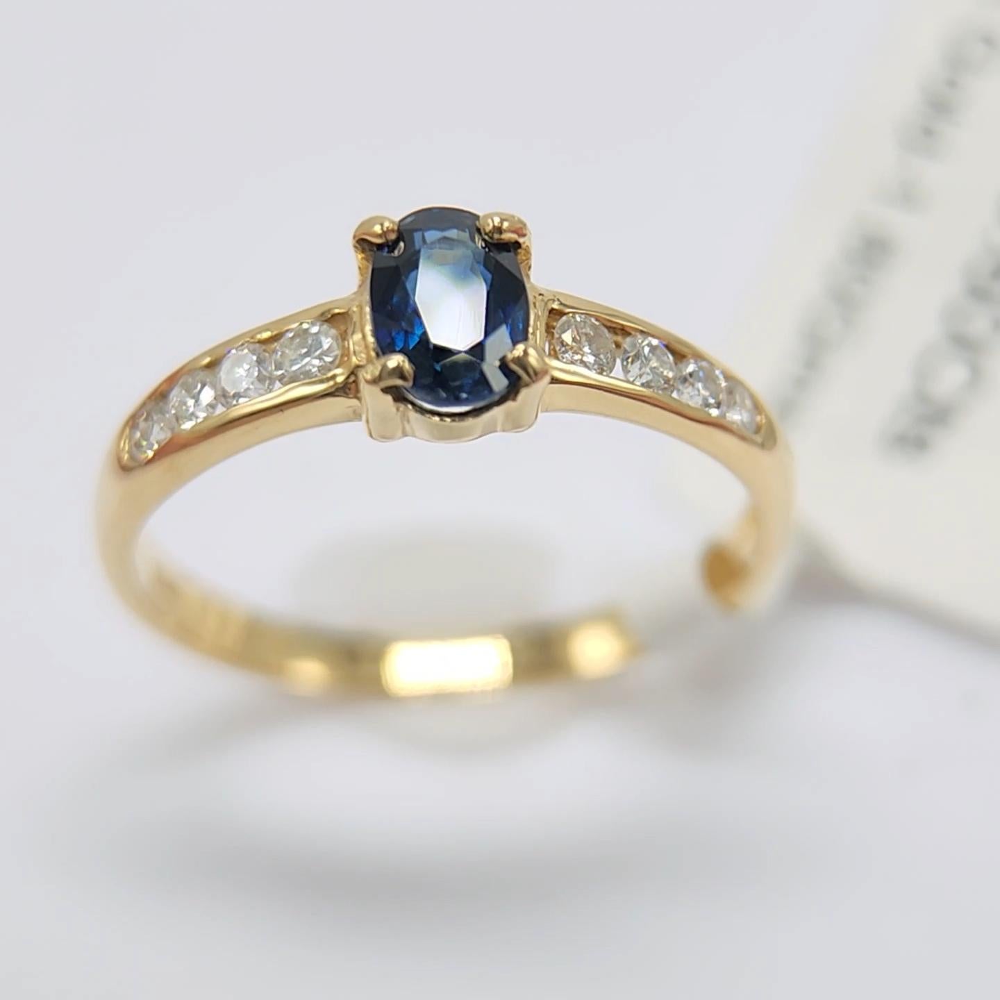 Saphir bleu  Bague en or jaune 14 carats avec diamants en vente 7