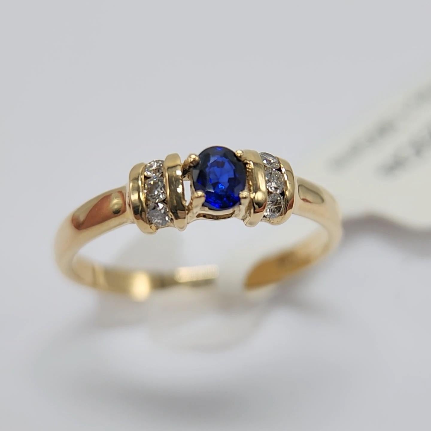 Blue Sapphire  Ring 14 Karat Yellow Gold with Diamonds. For Sale 7