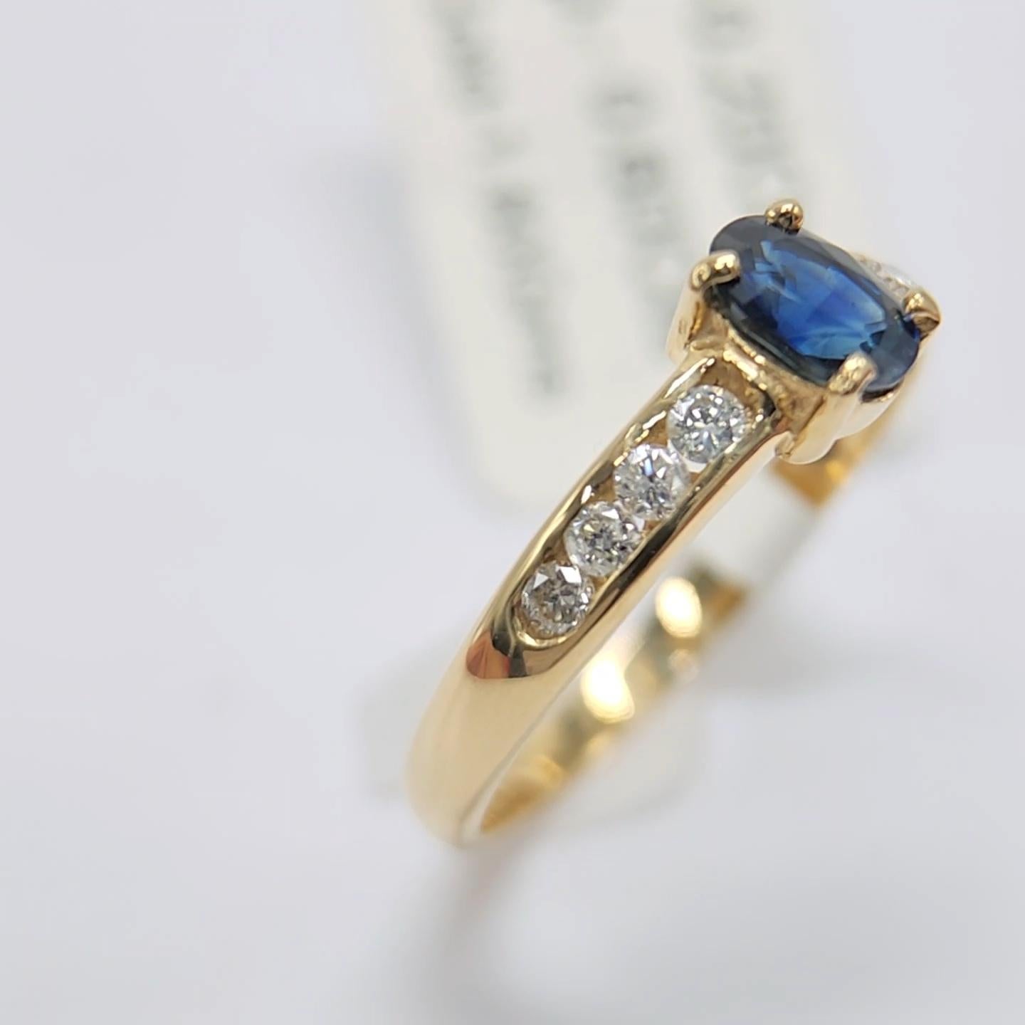 Saphir bleu  Bague en or jaune 14 carats avec diamants Neuf - En vente à Brooklyn, NY