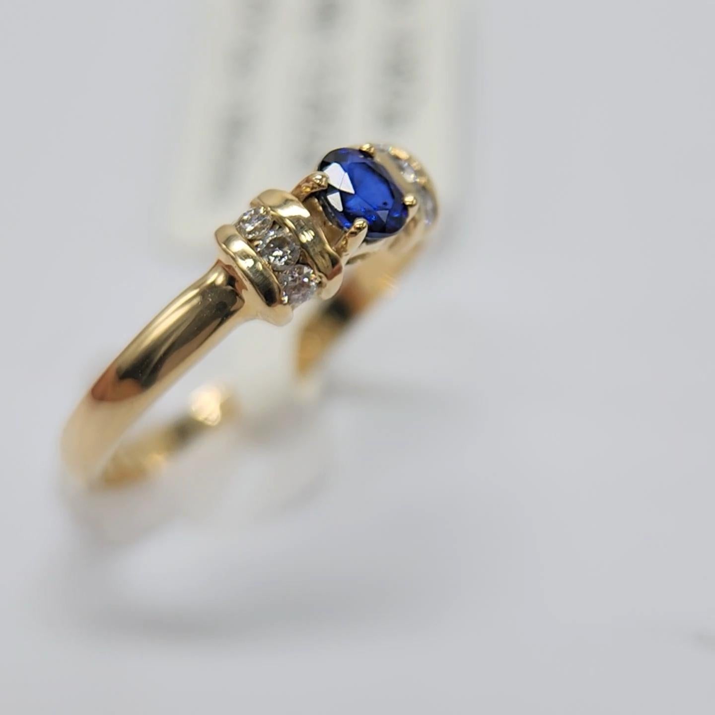 Blue Sapphire  Ring 14 Karat Yellow Gold with Diamonds. In New Condition For Sale In Brooklyn, NY