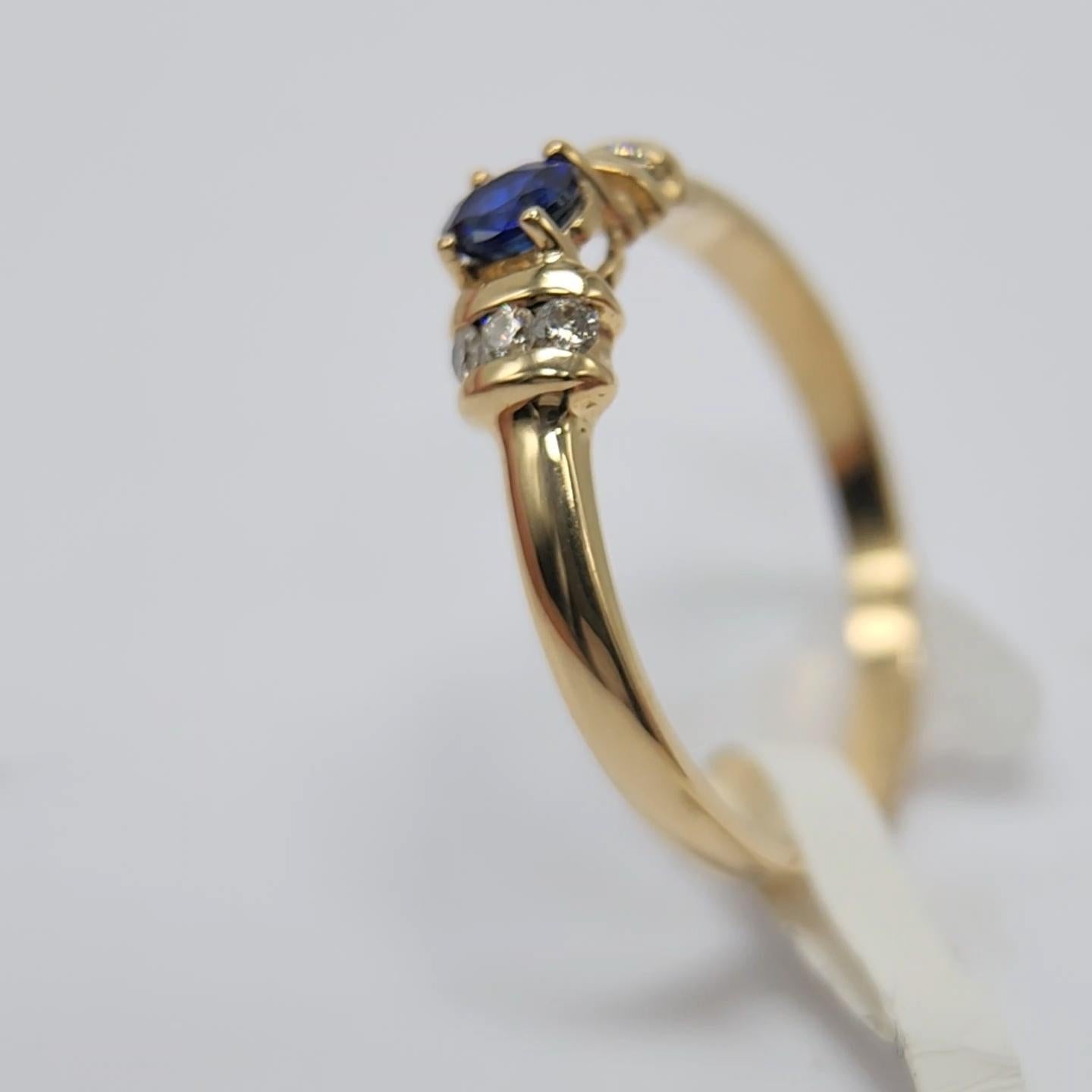Blue Sapphire  Ring 14 Karat Yellow Gold with Diamonds. For Sale 3