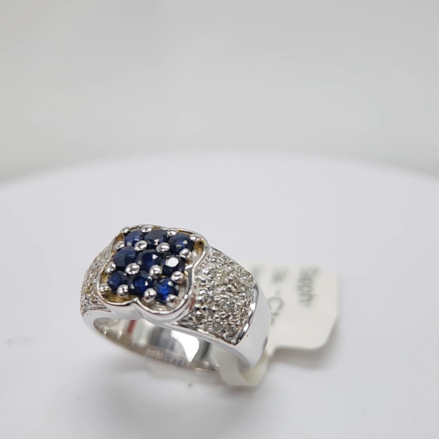 Blauer Saphir  Ring aus 18 Karat Weißgold mit Diamanten. im Angebot 7