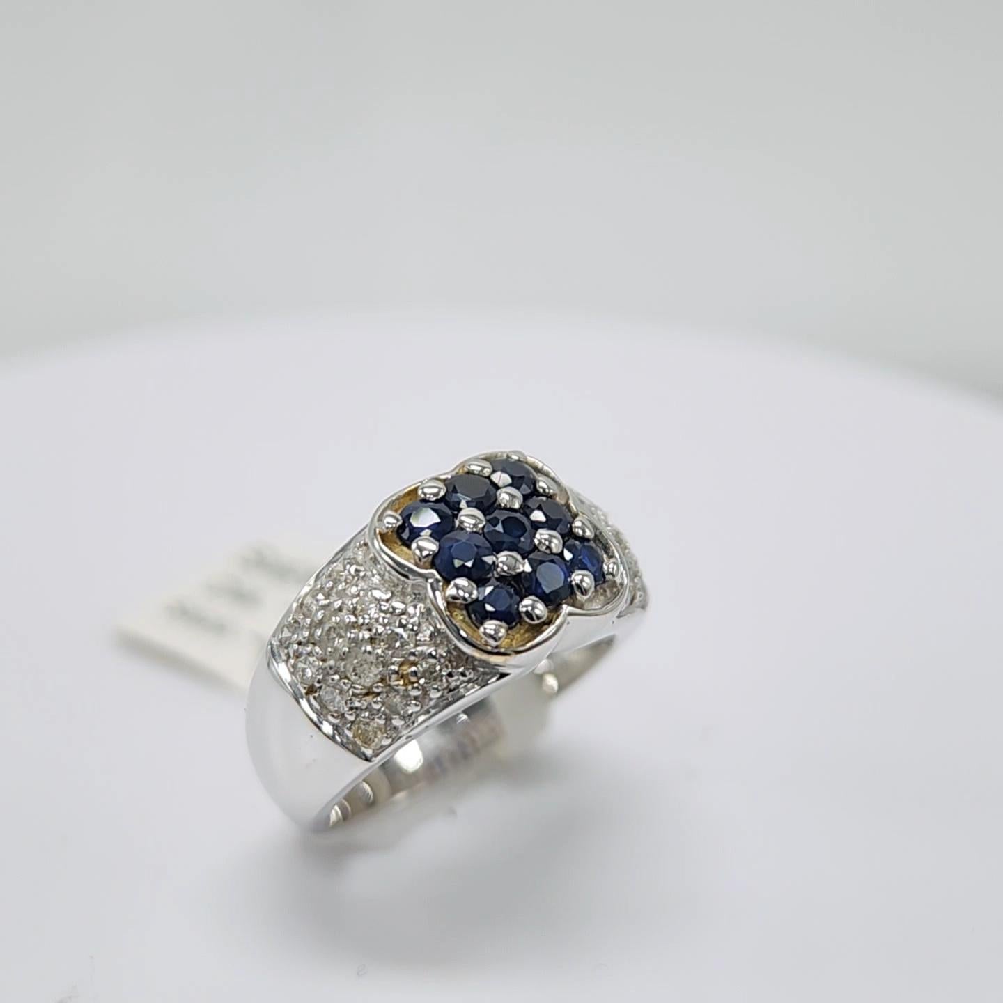 Blauer Saphir  Ring aus 18 Karat Weißgold mit Diamanten. im Angebot 9