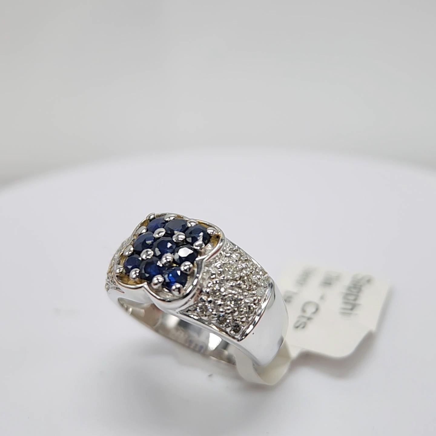Blauer Saphir  Ring aus 18 Karat Weißgold mit Diamanten. im Angebot 1