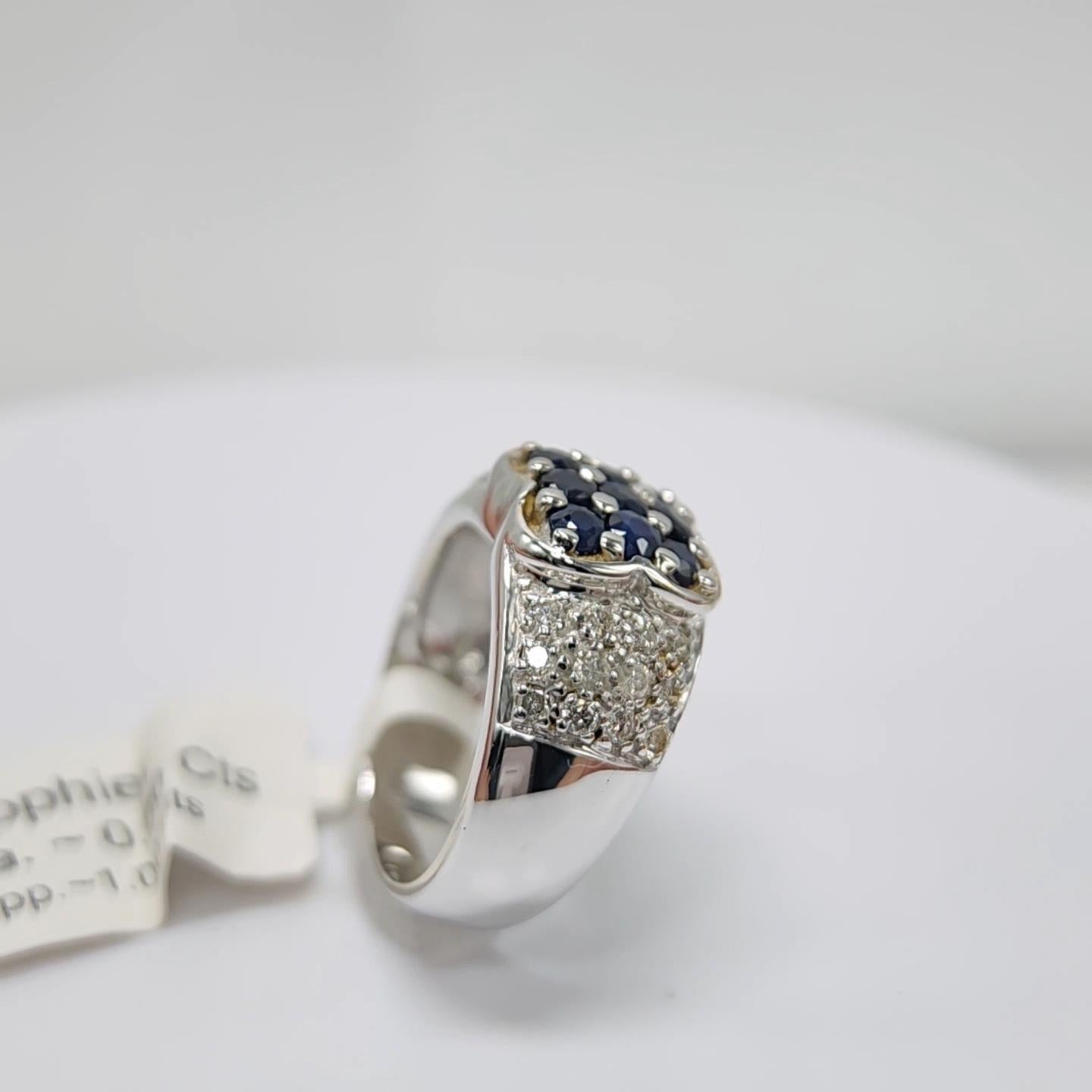 Blauer Saphir  Ring aus 18 Karat Weißgold mit Diamanten. im Angebot 4