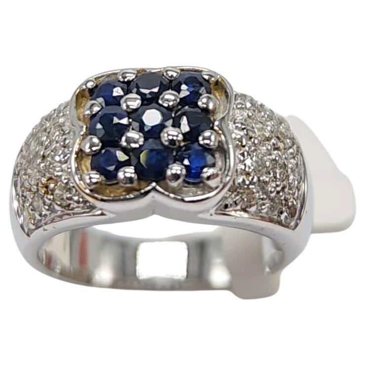 Blauer Saphir  Ring aus 18 Karat Weißgold mit Diamanten. (Kunsthandwerker*in) im Angebot
