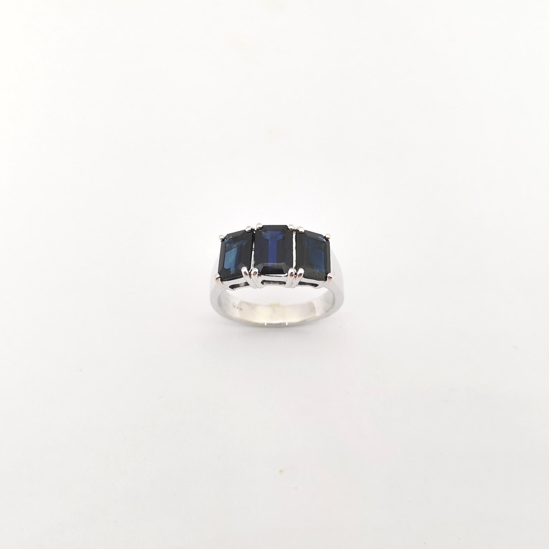 Bague en or blanc 18 carats avec saphir bleu en vente 4