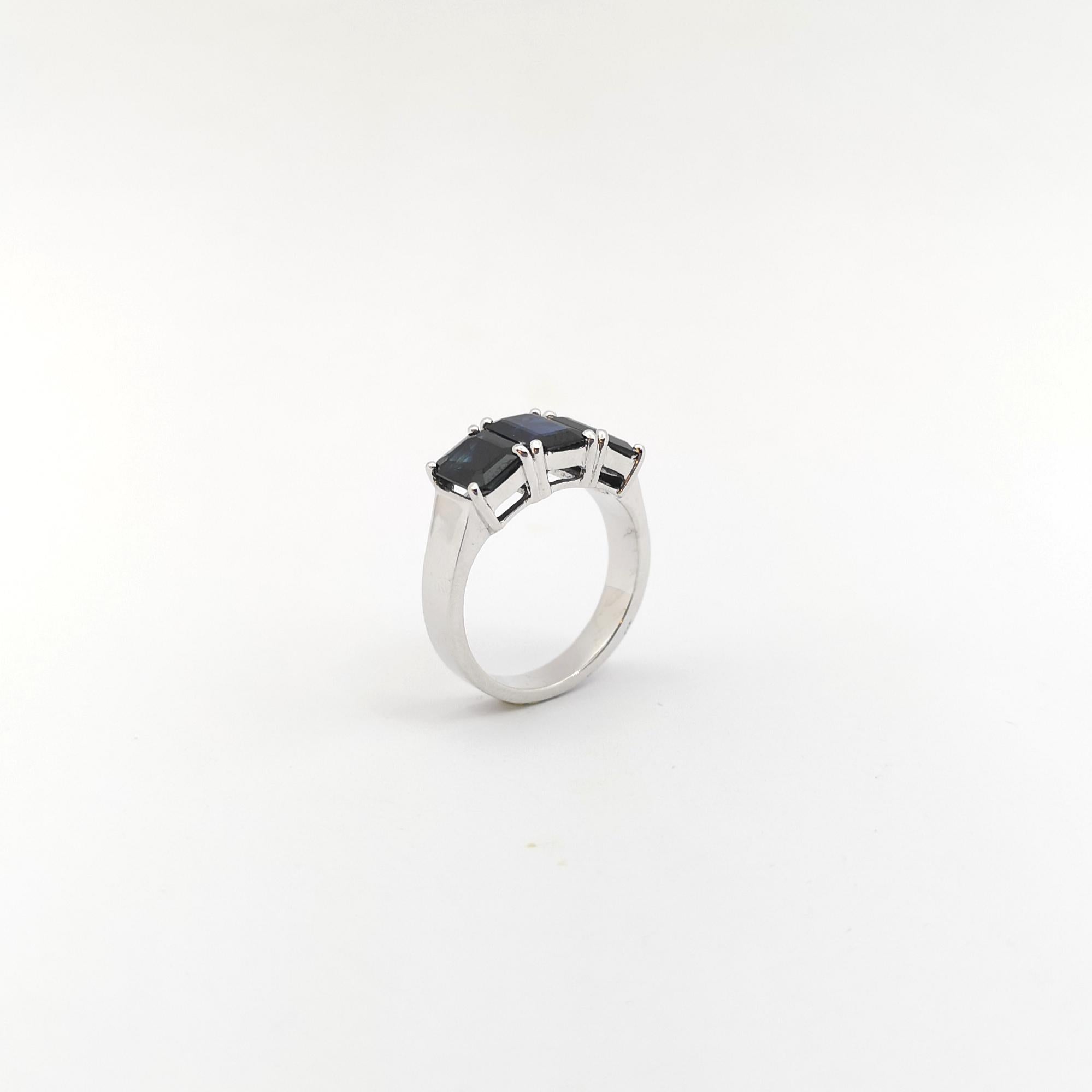 Bague en or blanc 18 carats avec saphir bleu en vente 5