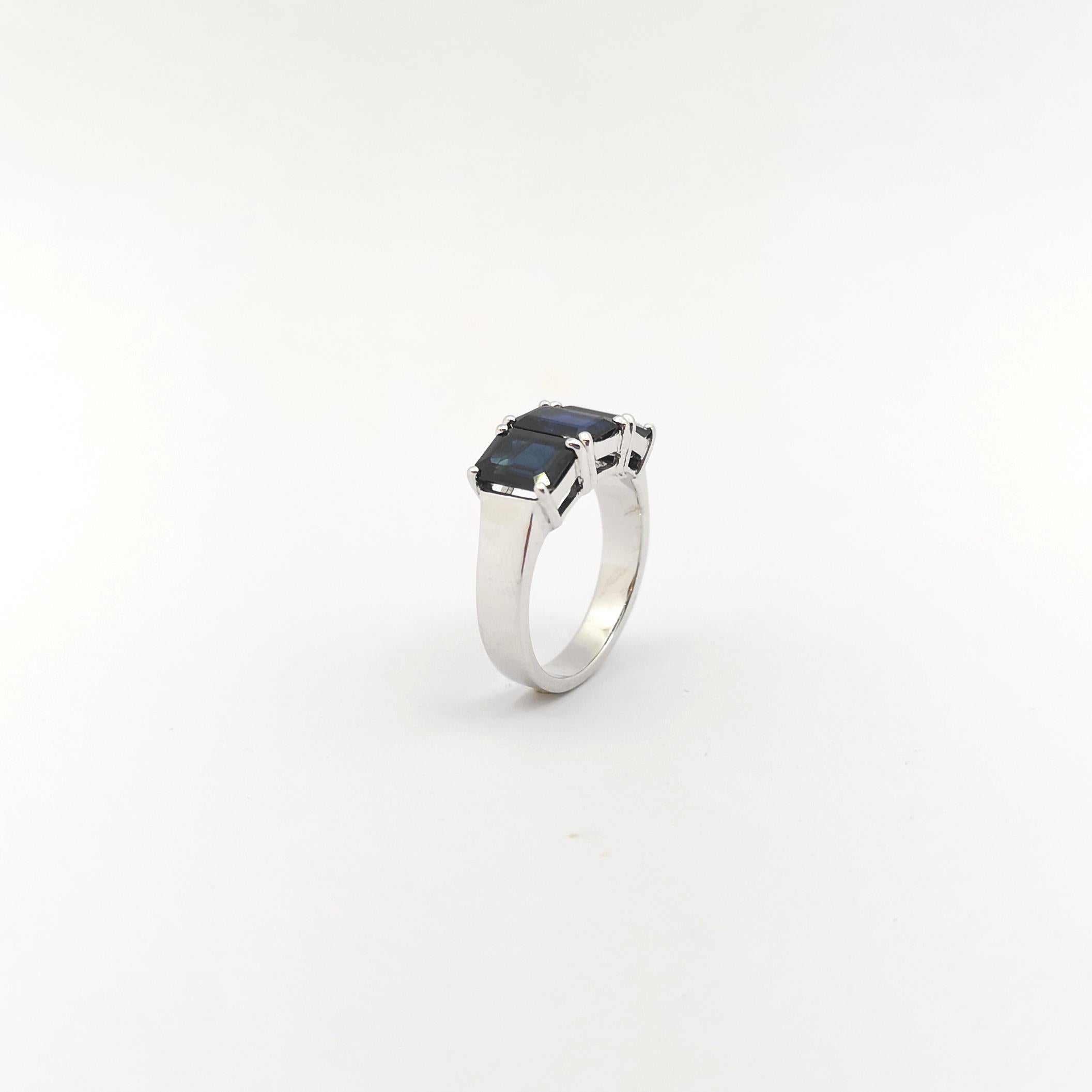 Bague en or blanc 18 carats avec saphir bleu en vente 6