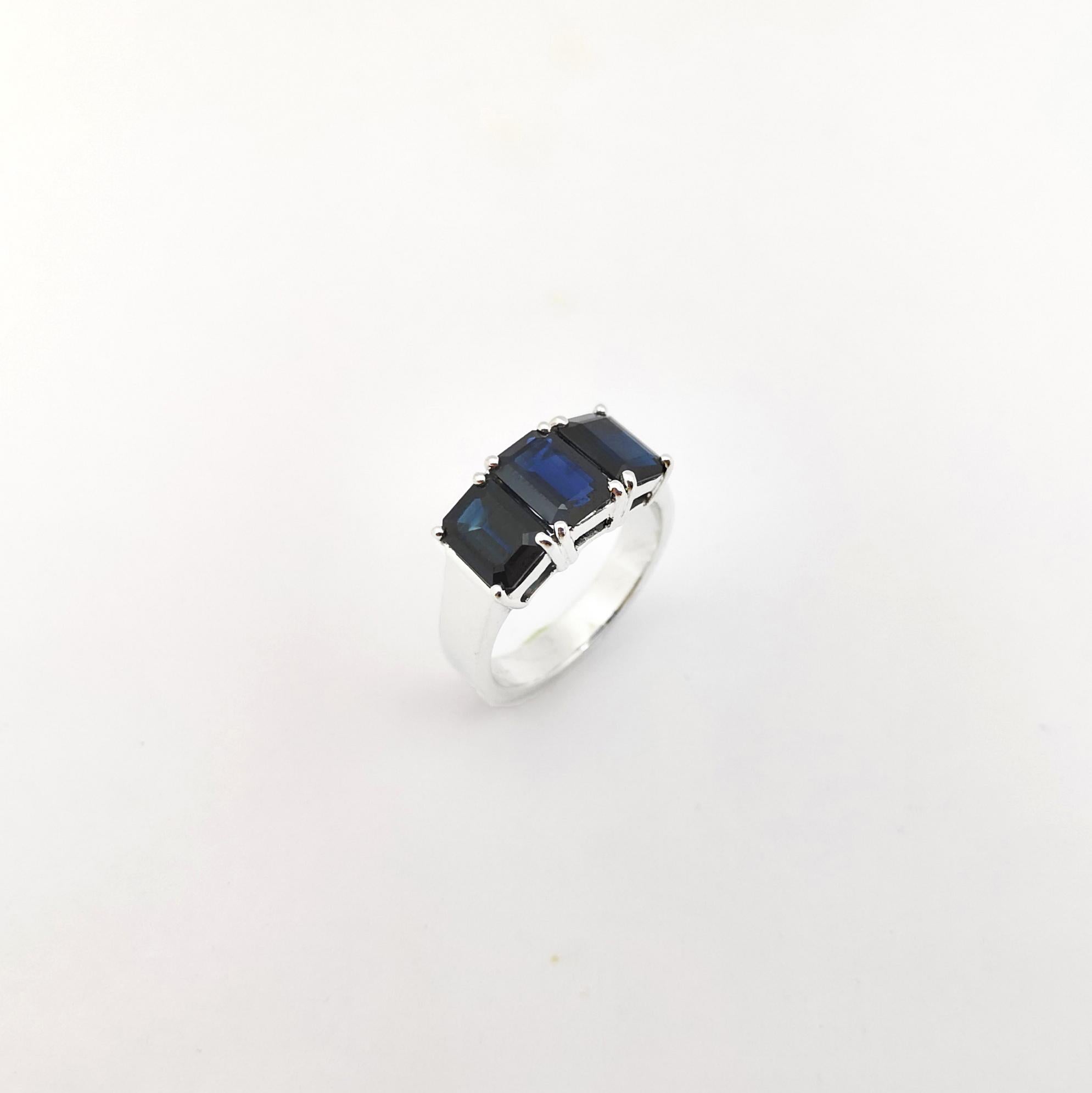 Bague en or blanc 18 carats avec saphir bleu en vente 7