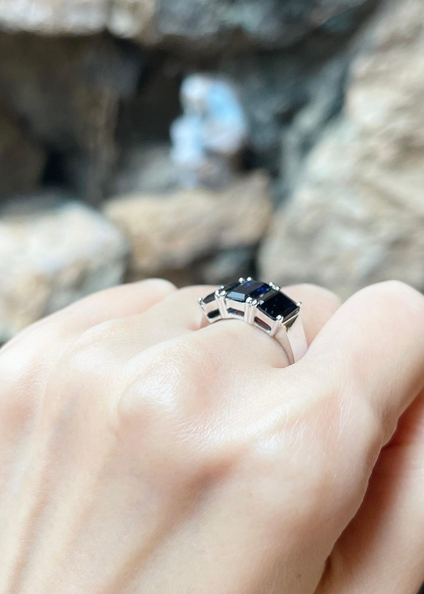 Bague en or blanc 18 carats avec saphir bleu Unisexe en vente