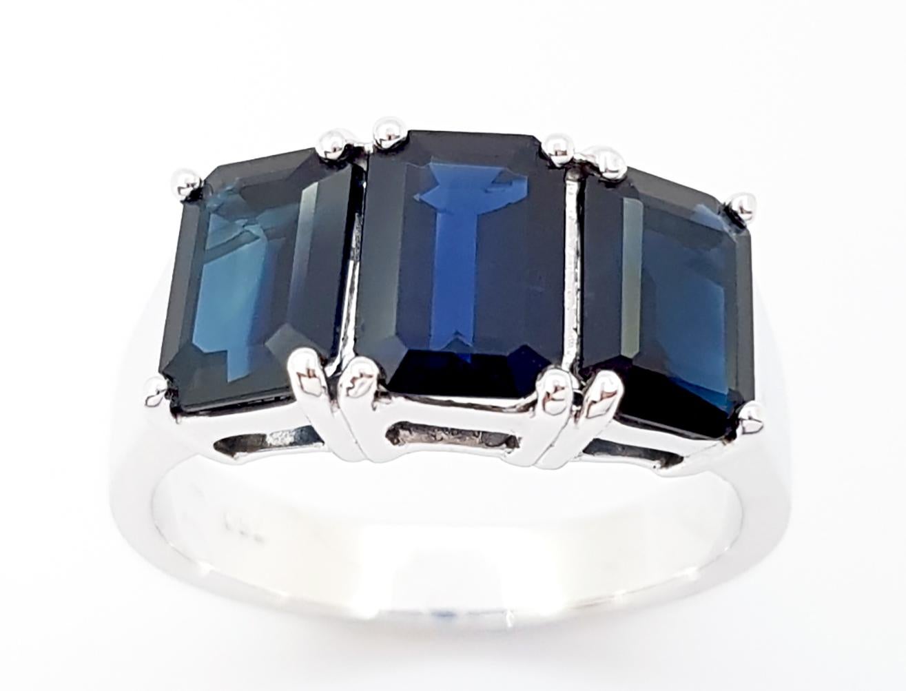 Bague en or blanc 18 carats avec saphir bleu en vente 3