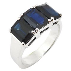 Bague en or blanc 18 carats avec saphir bleu