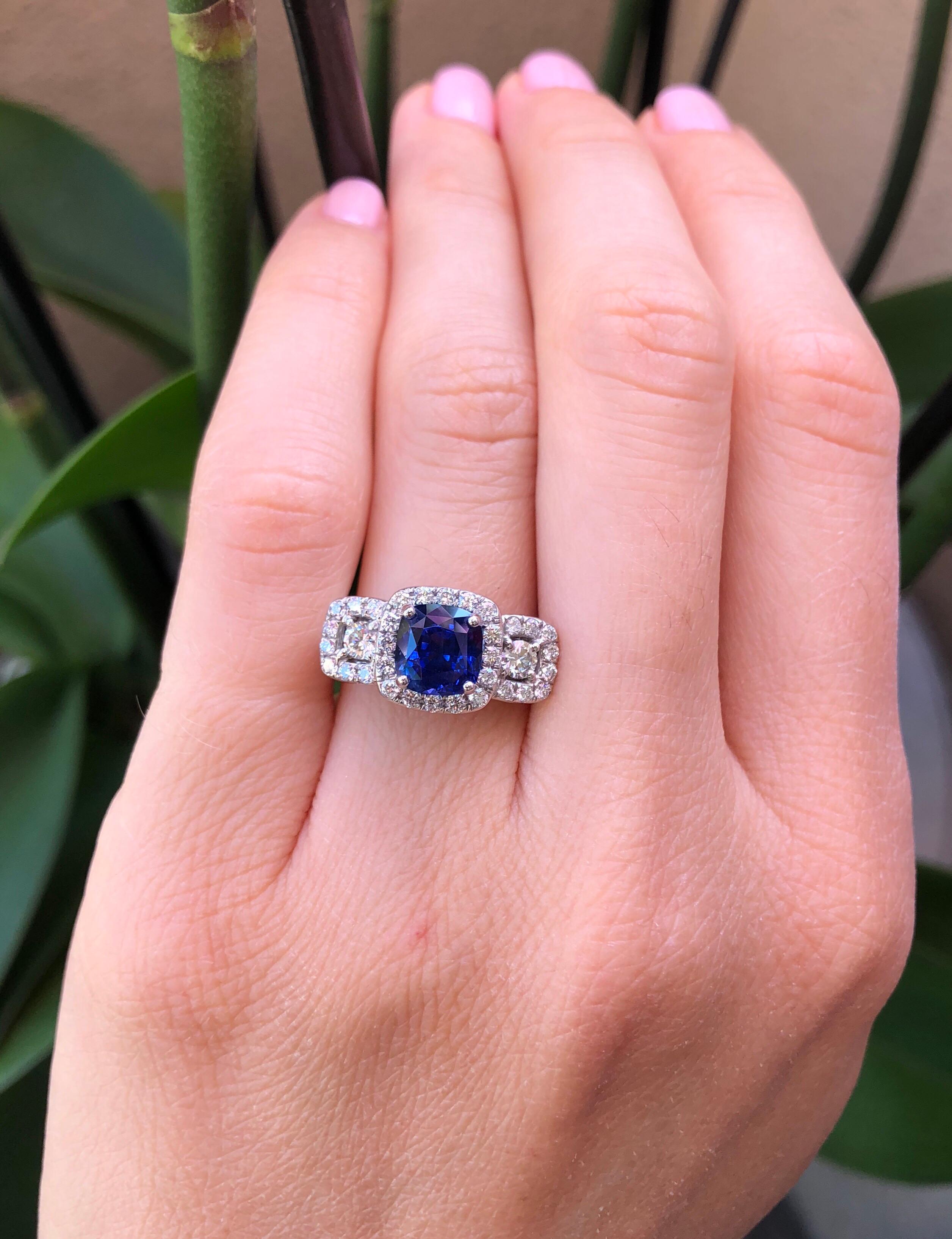 Sapphire Ring Cushion Cut 2.35 Carats In New Condition In Beverly Hills, CA