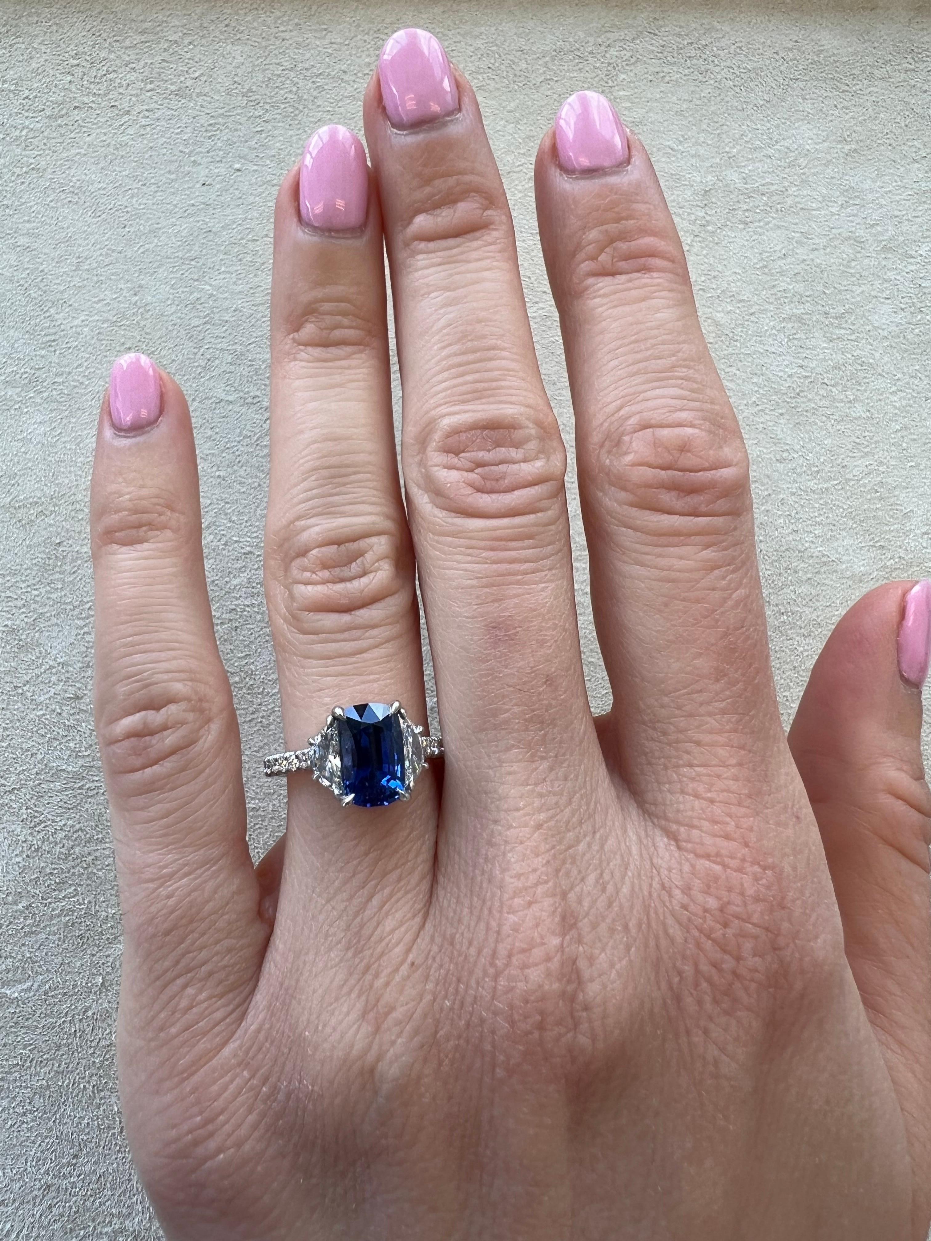 Blue Sapphire Ring 3.12 Carat Cushion Sri Lanka In New Condition For Sale In Beverly Hills, CA