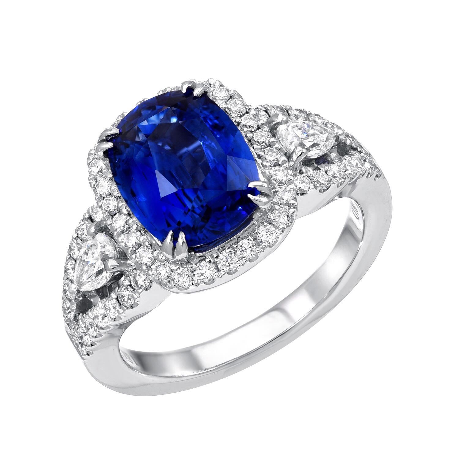 Sapphire Ring Cushion Cut 3.24 Carats In New Condition In Beverly Hills, CA