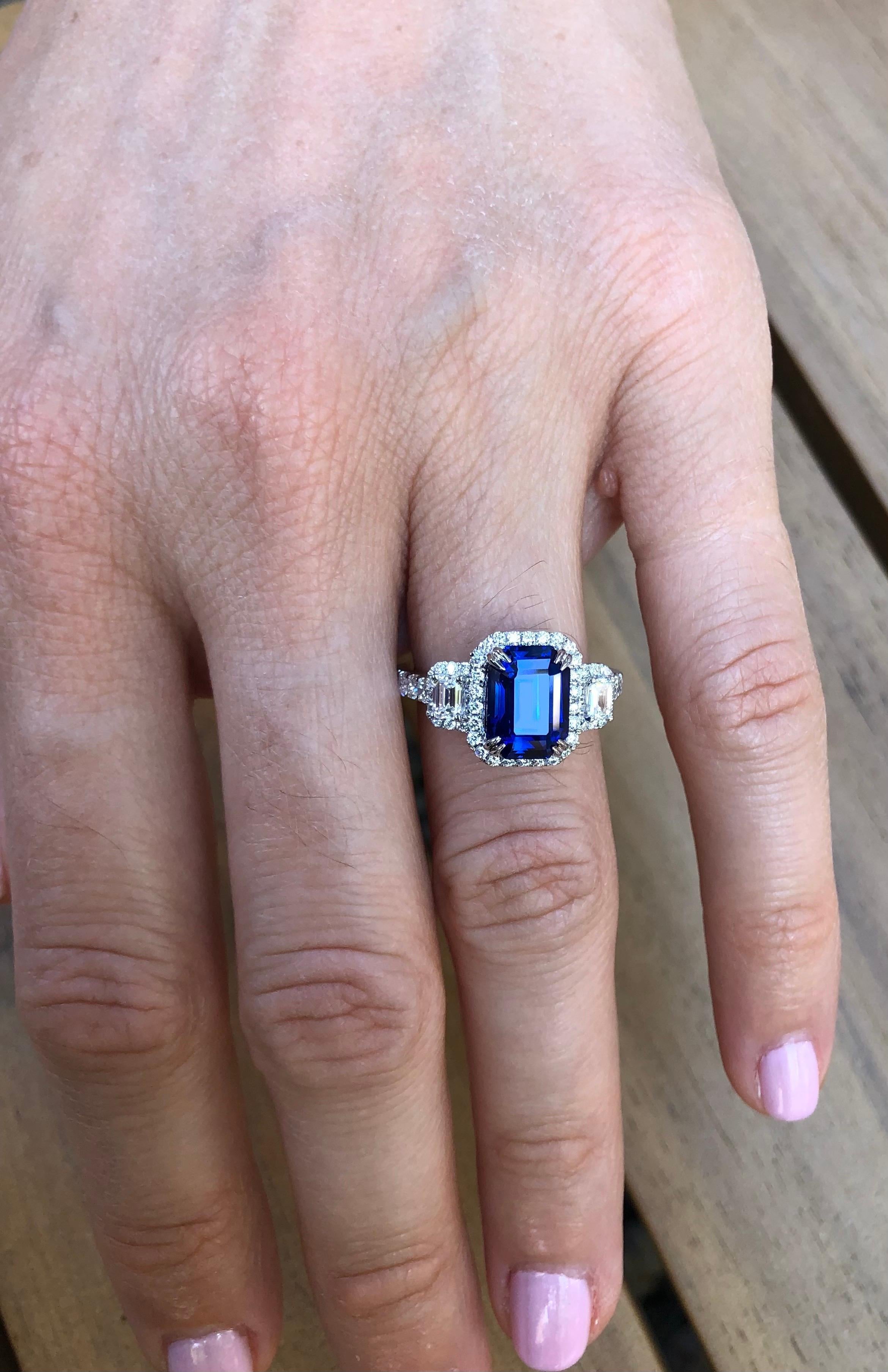 Blue Sapphire Ring 3.58 Carat Emerald Cut In New Condition In Beverly Hills, CA