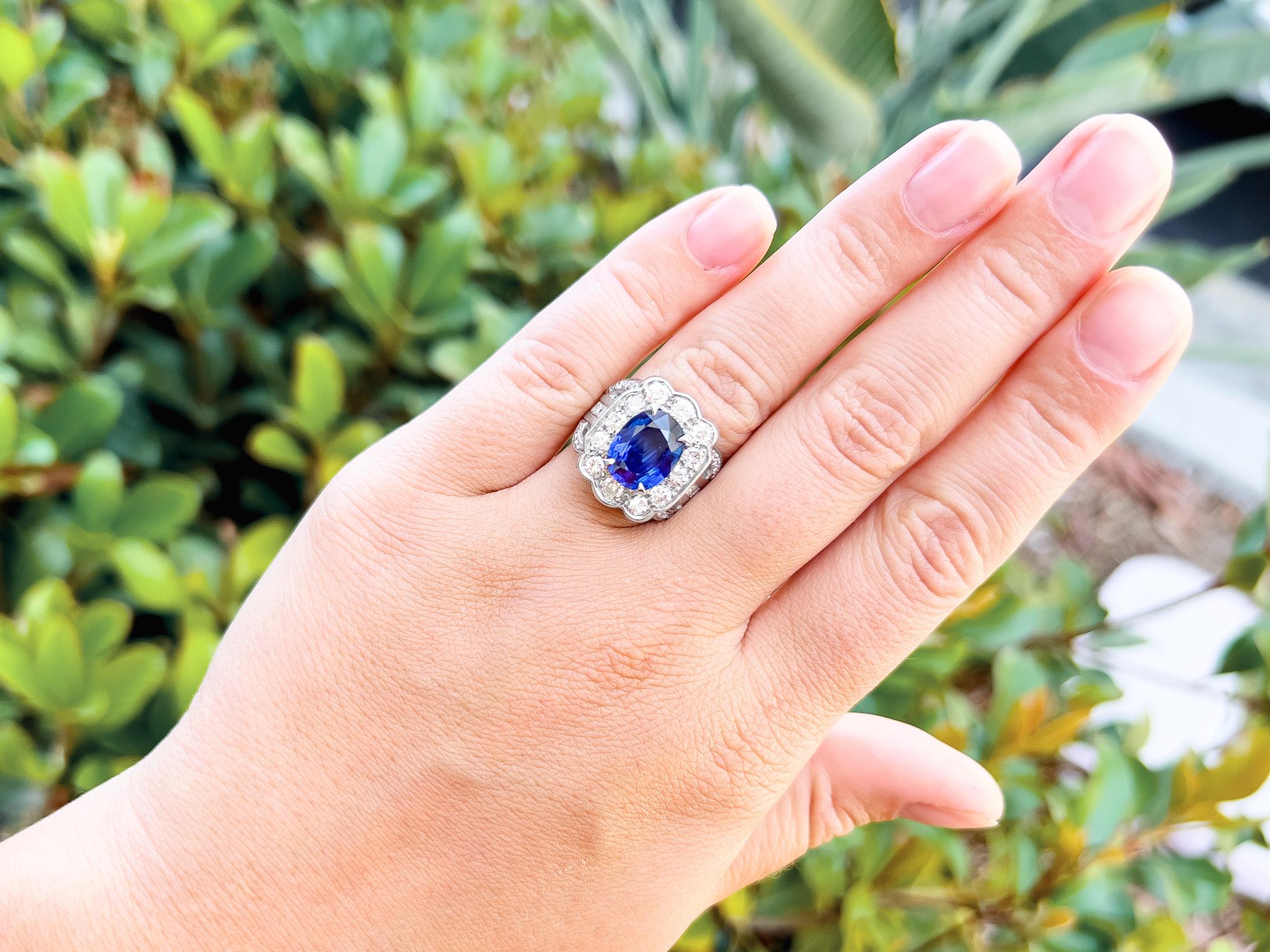 Sapphire = 4.19 Carat
Cut: Oval
Diamonds = 2.46 Carats
( Color: F, Clarity: VS )
Metal: 18K Gold
Ring Size: 6* US
*It can be resized complimentary