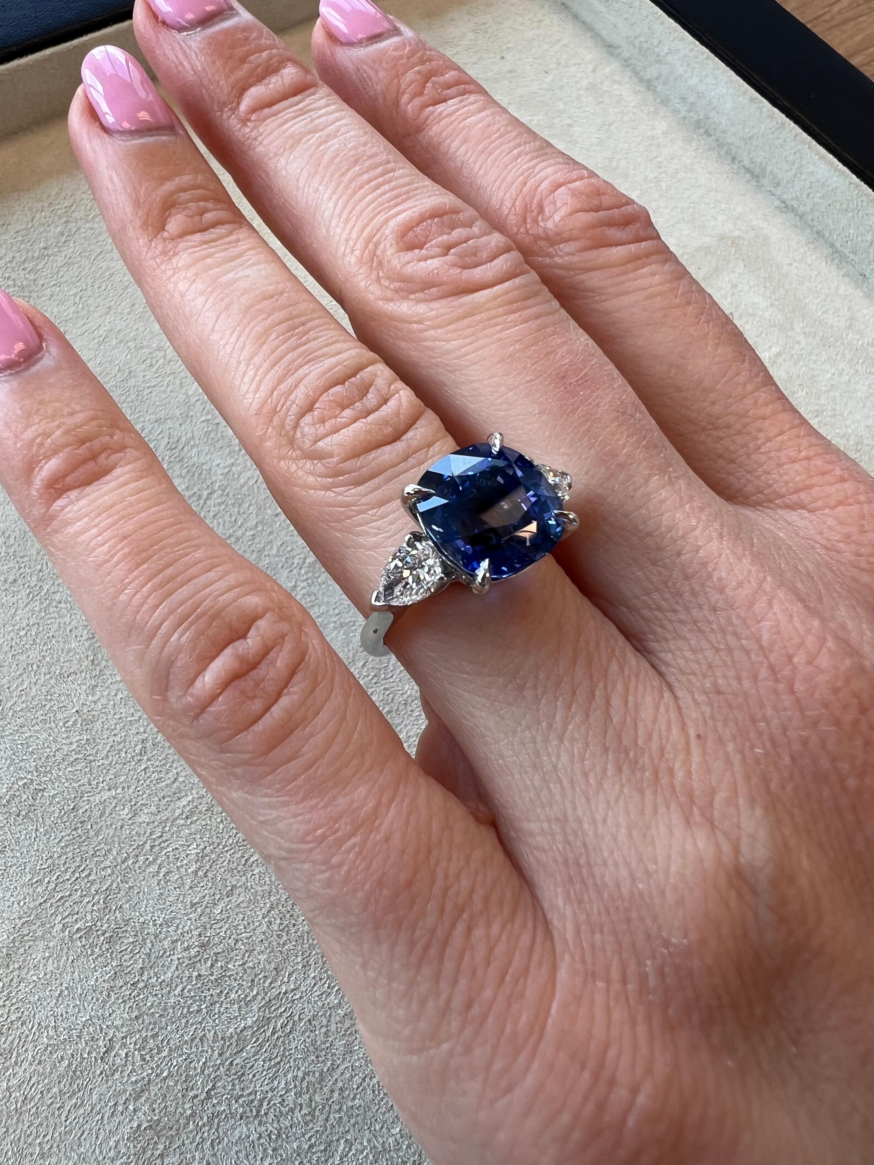 Blauer Saphir Ring 8,02 Karat im Kissenschliff Sri Lanka im Angebot 2