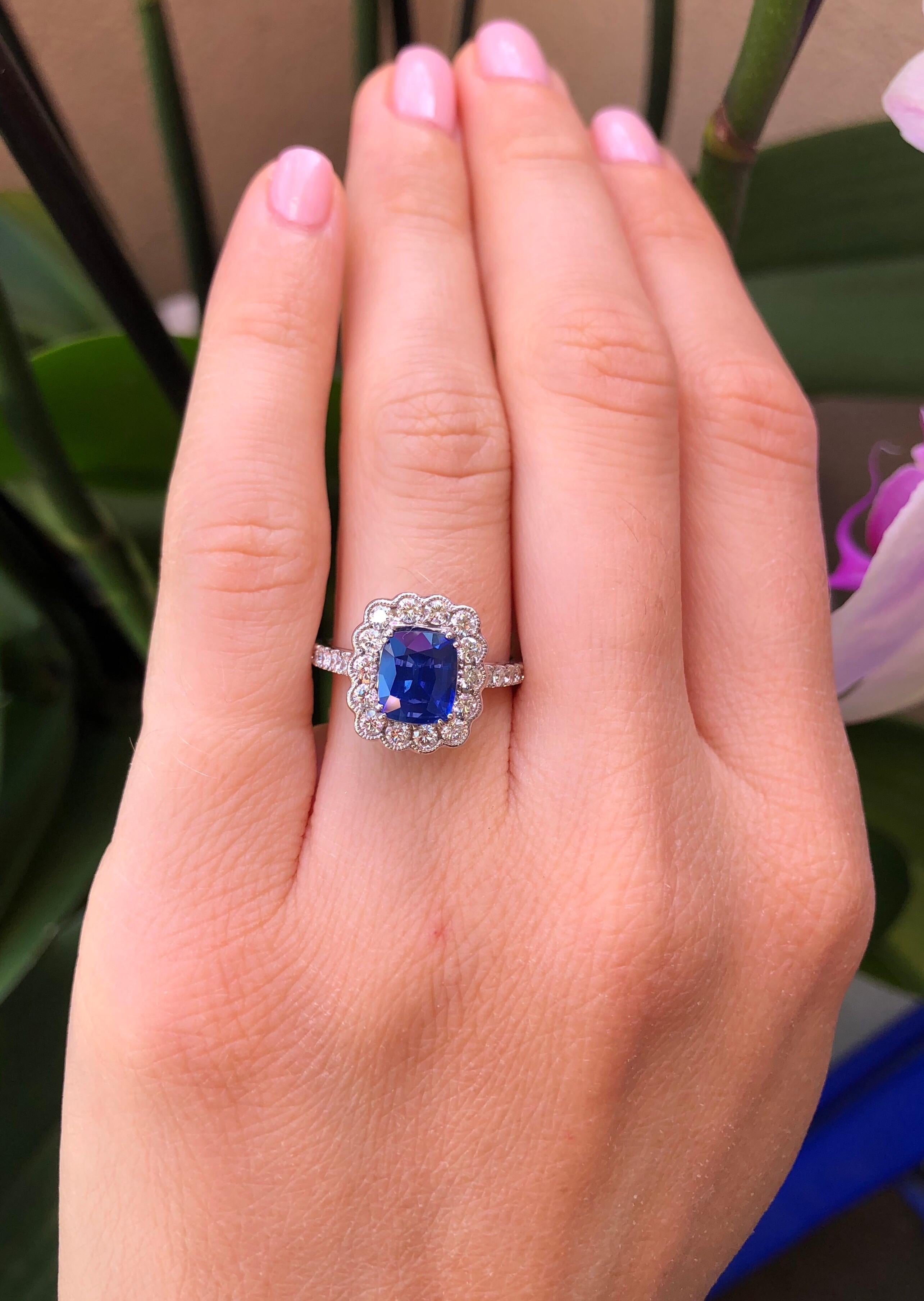 Modern Sapphire Ring 2.20 Carats