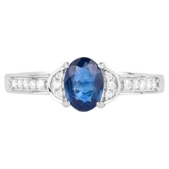 Bague en or blanc 10 carats, diamants et saphir bleu 1,04 carat