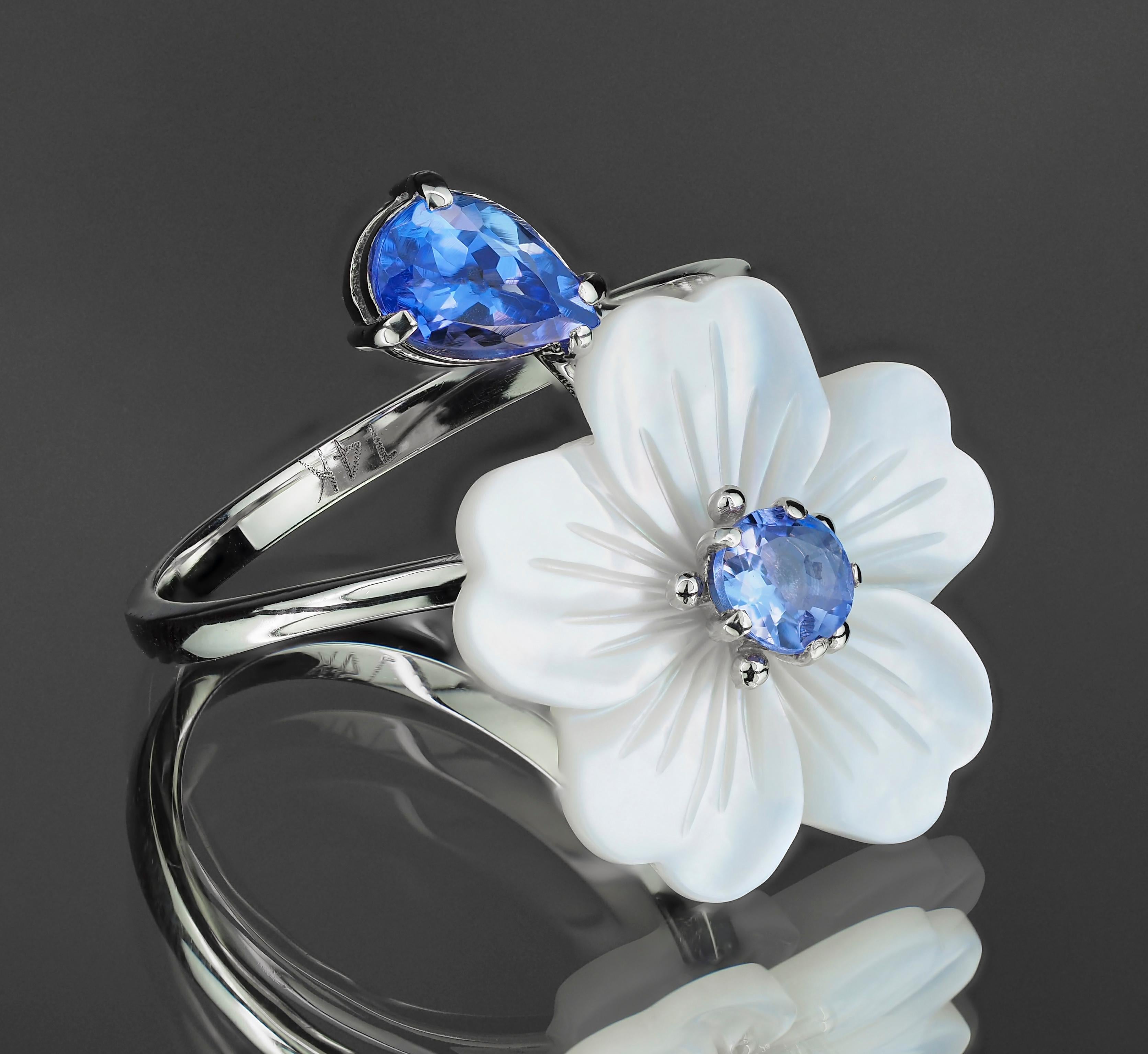 For Sale:  Blue Sapphire Ring in 14k Gold, Flower Gold Ring 2