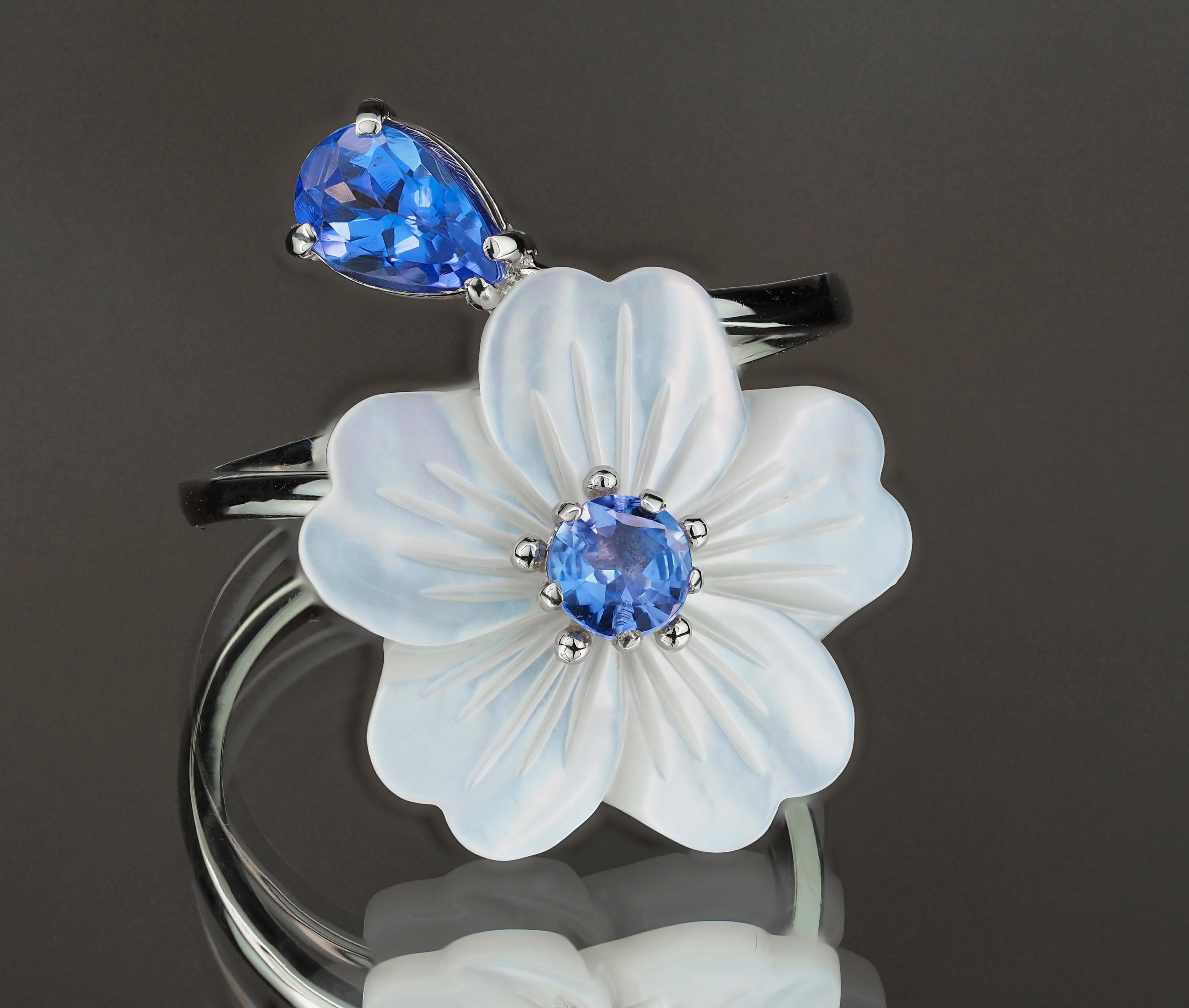 Im Angebot: Ring mit blauem Saphir in 14k Gold, Blume in Gold () 3