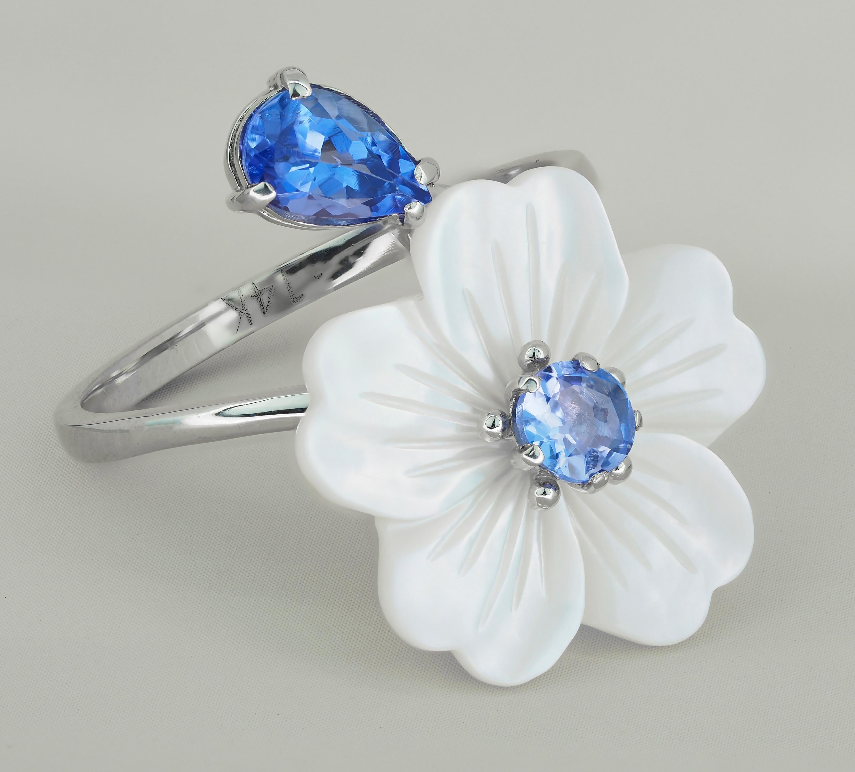 For Sale:  Blue Sapphire Ring in 14k Gold, Flower Gold Ring 4