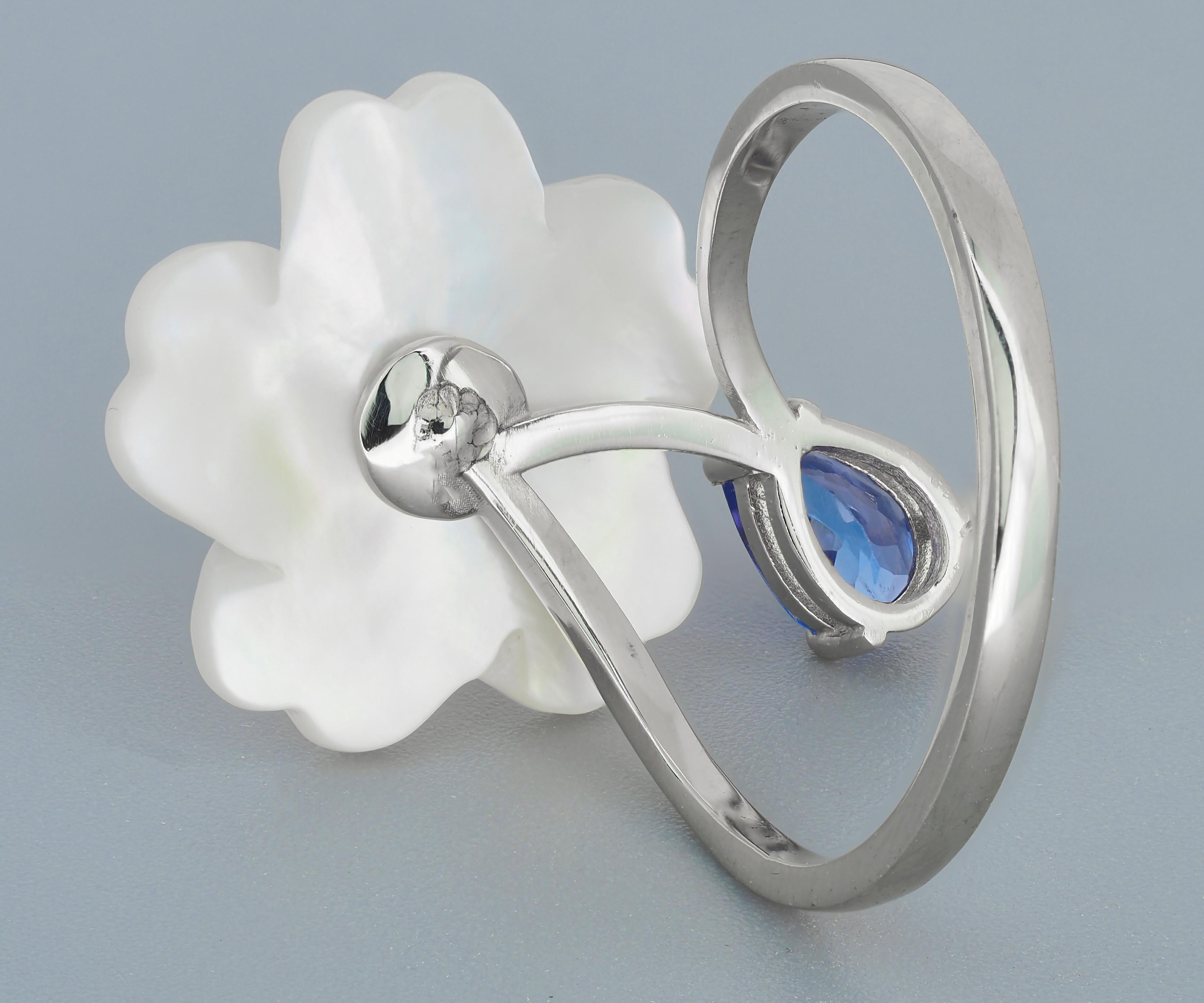 Im Angebot: Ring mit blauem Saphir in 14k Gold, Blume in Gold () 8