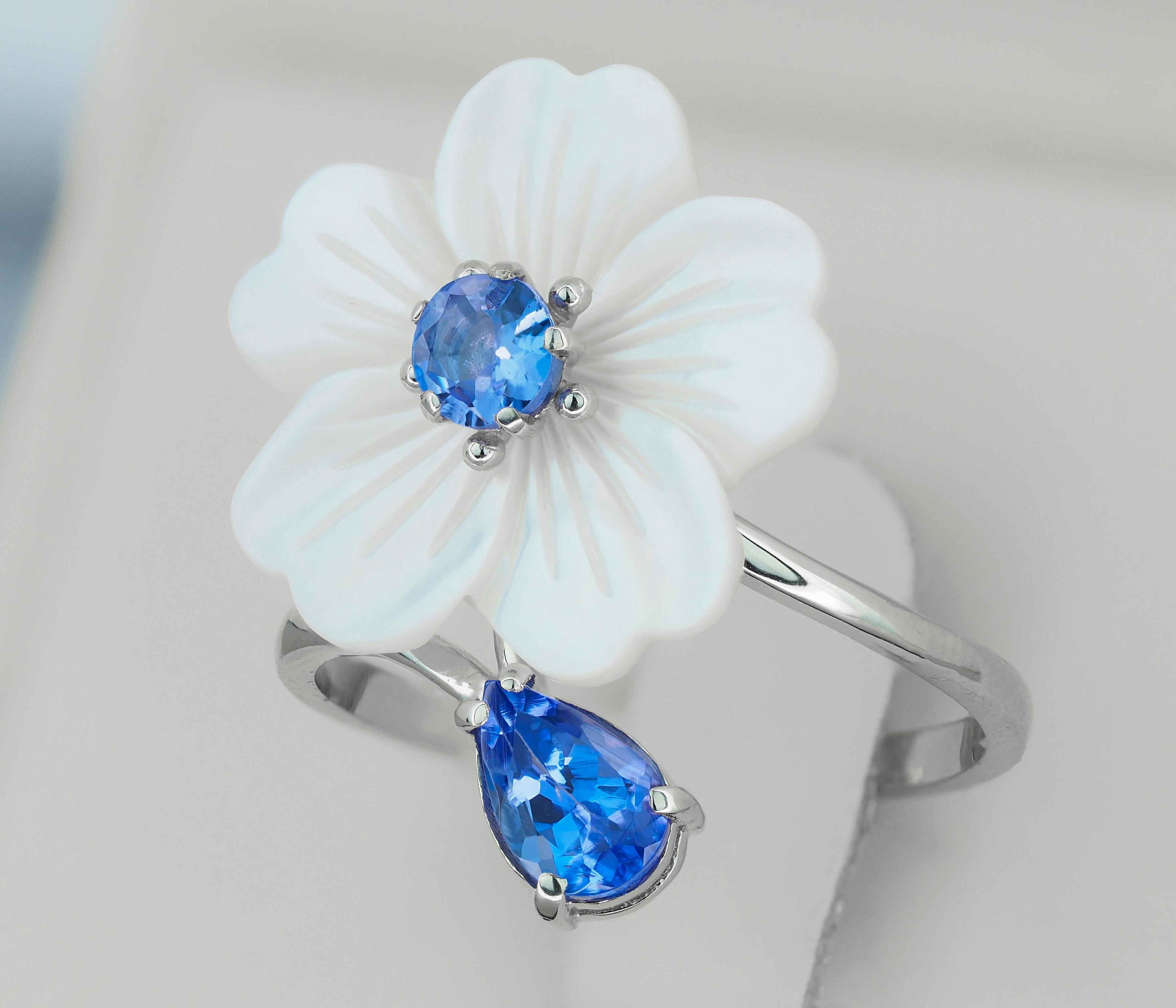 For Sale:  Blue Sapphire Ring in 14k Gold, Flower Gold Ring 9