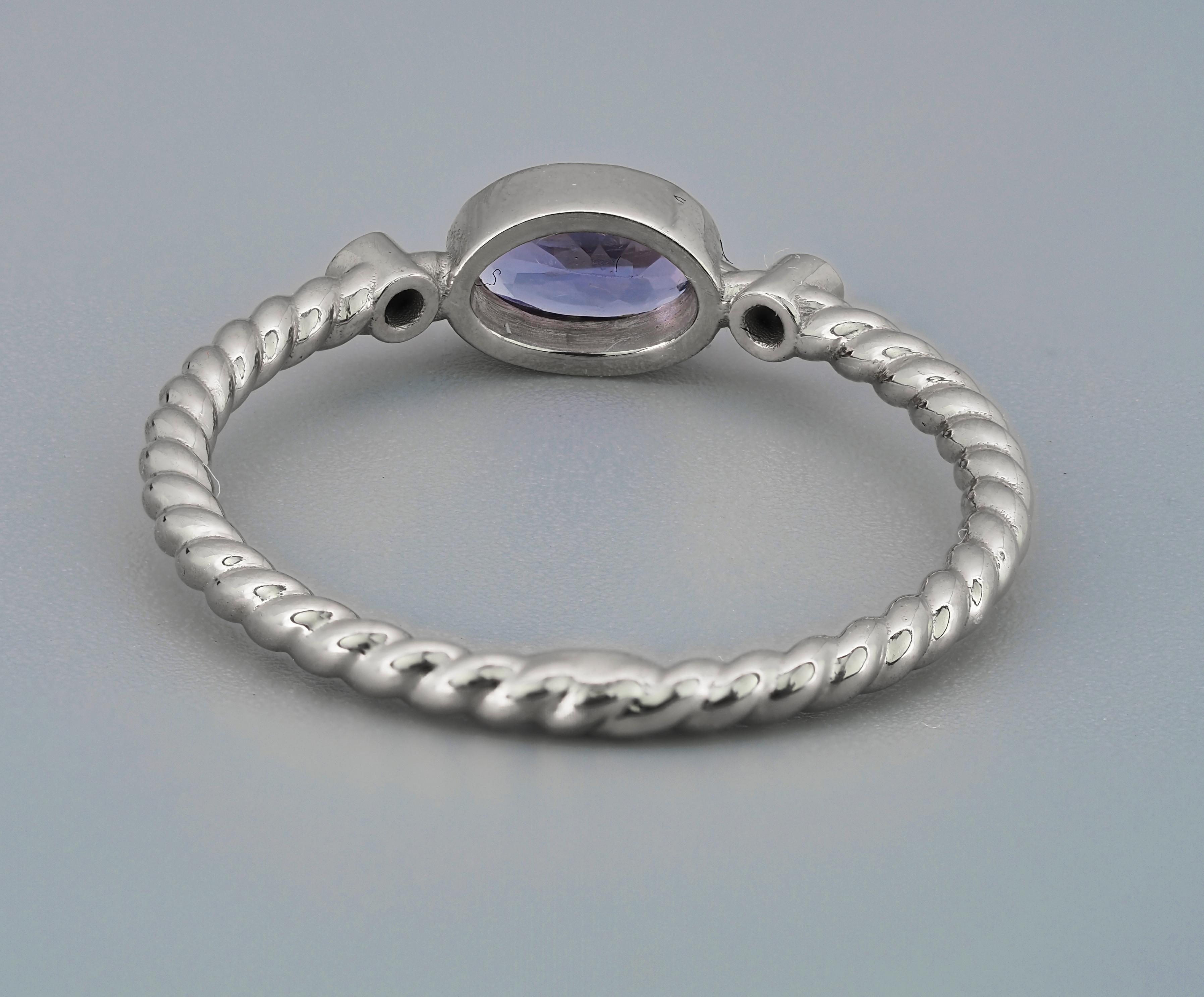 Blue sapphire ring in 14k gold.  For Sale 2