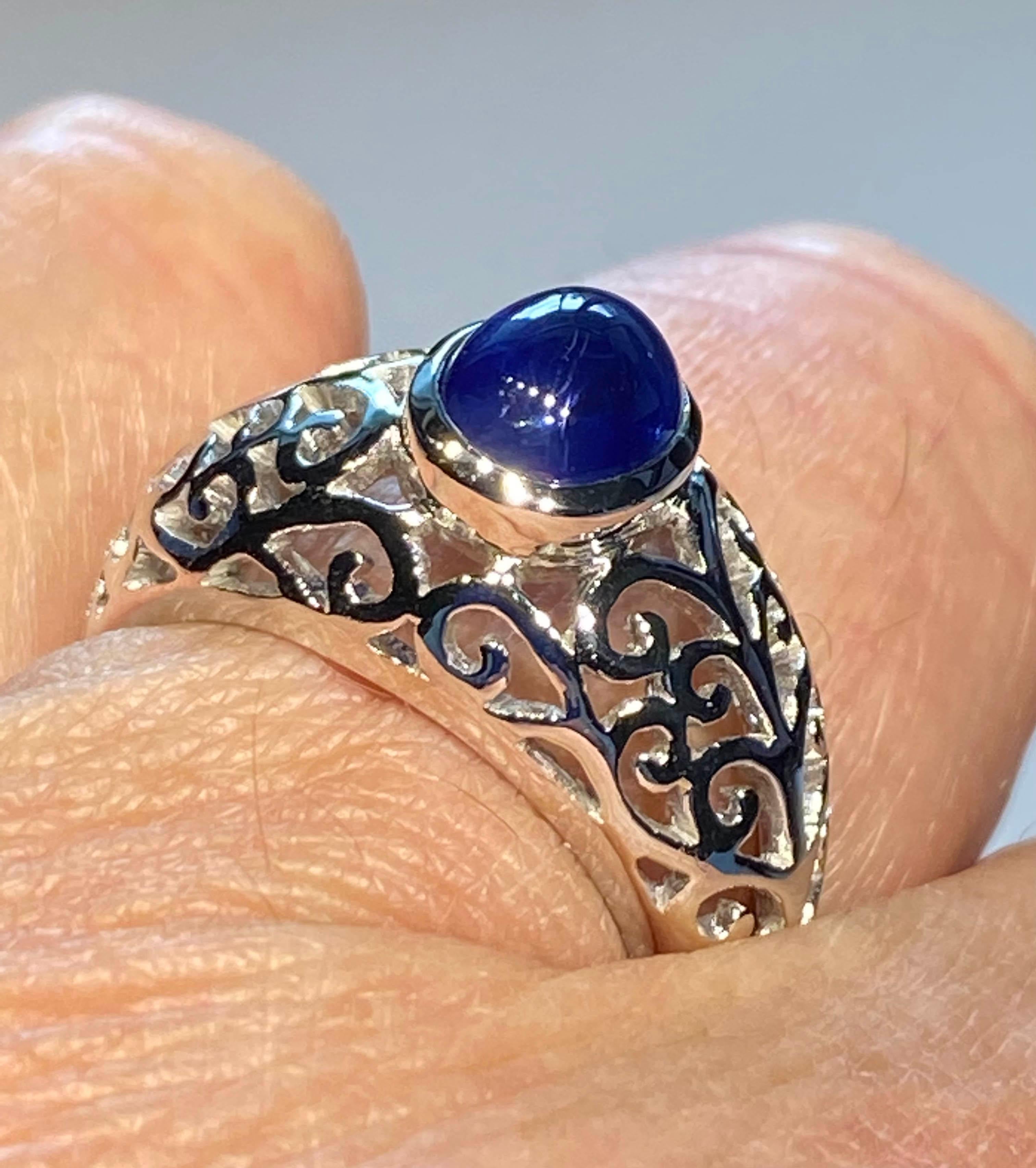 Blue Sapphire Ring in 14kt White Gold For Sale 10