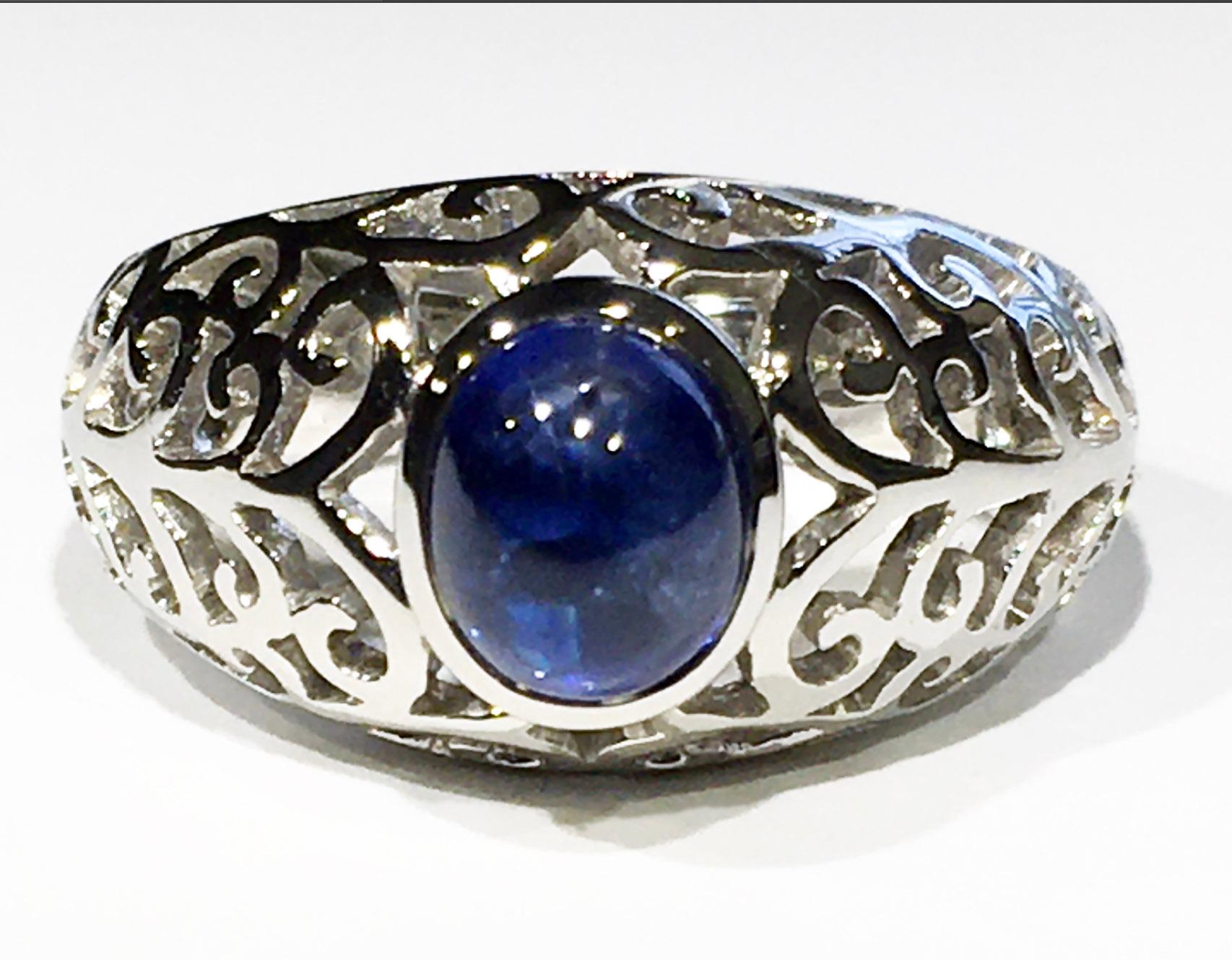 Blue Sapphire Ring in 14kt White Gold In New Condition For Sale In Seattle, WA