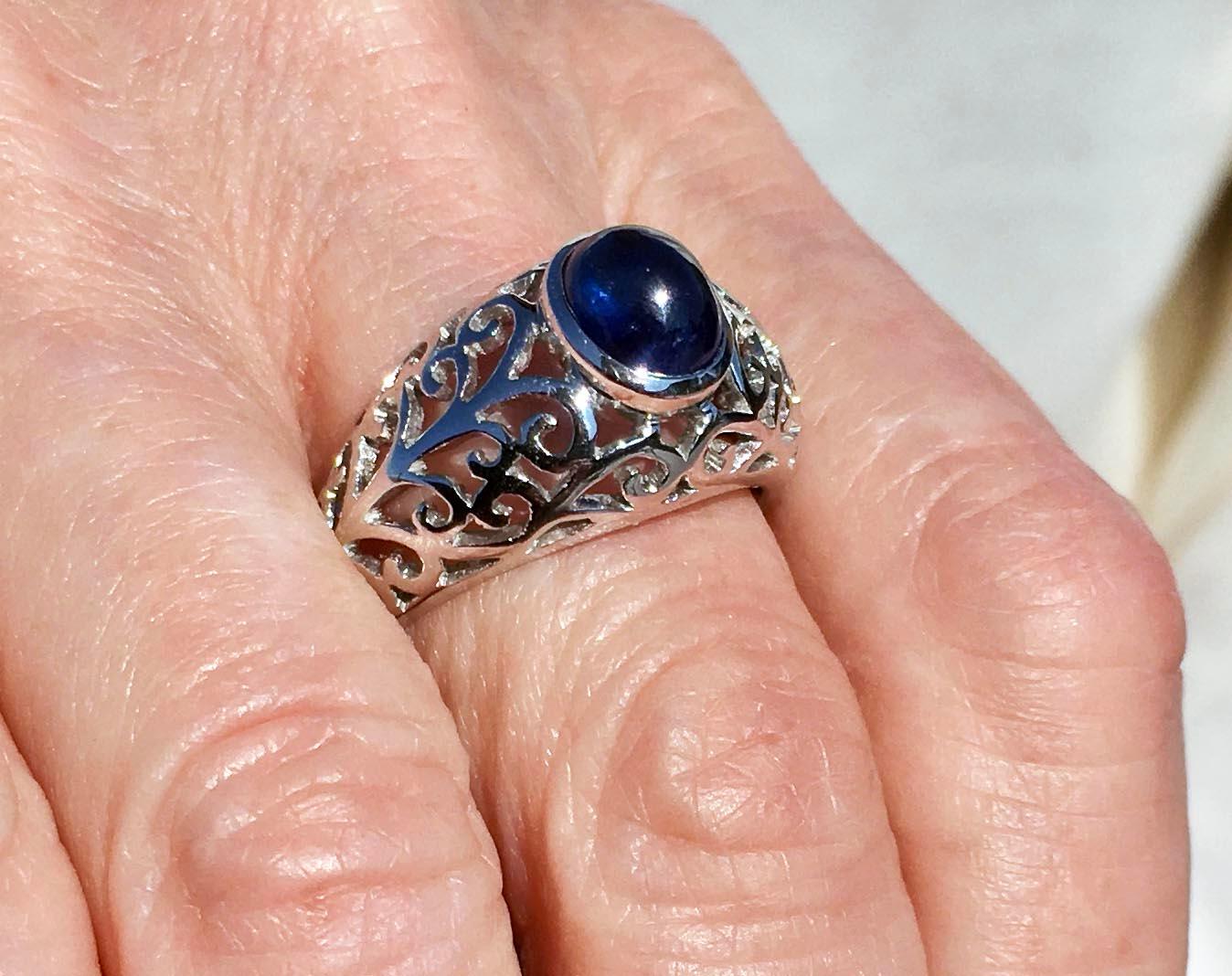 Blauer blauer Saphir Ring aus 14kt Weißgold im Angebot 3