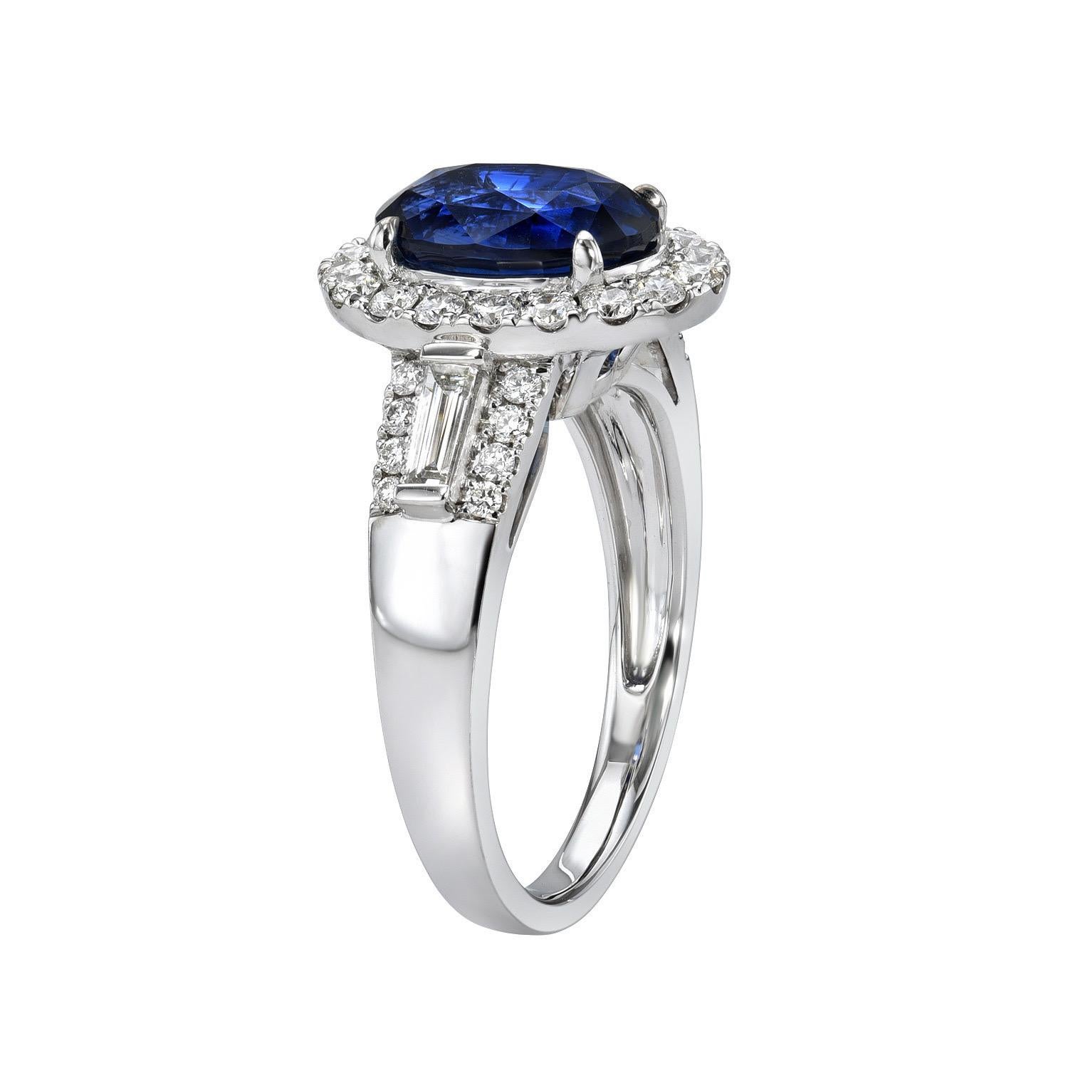 Marvelous Royal Blue 3.05 carat Sapphire oval, 18K white gold ring, decorated with a pair of 0.20 carat total G-H/VS baguette diamonds, and a total of 0.52 carat round brilliant diamonds.
Ring size 6.5. Resizing is complementary upon