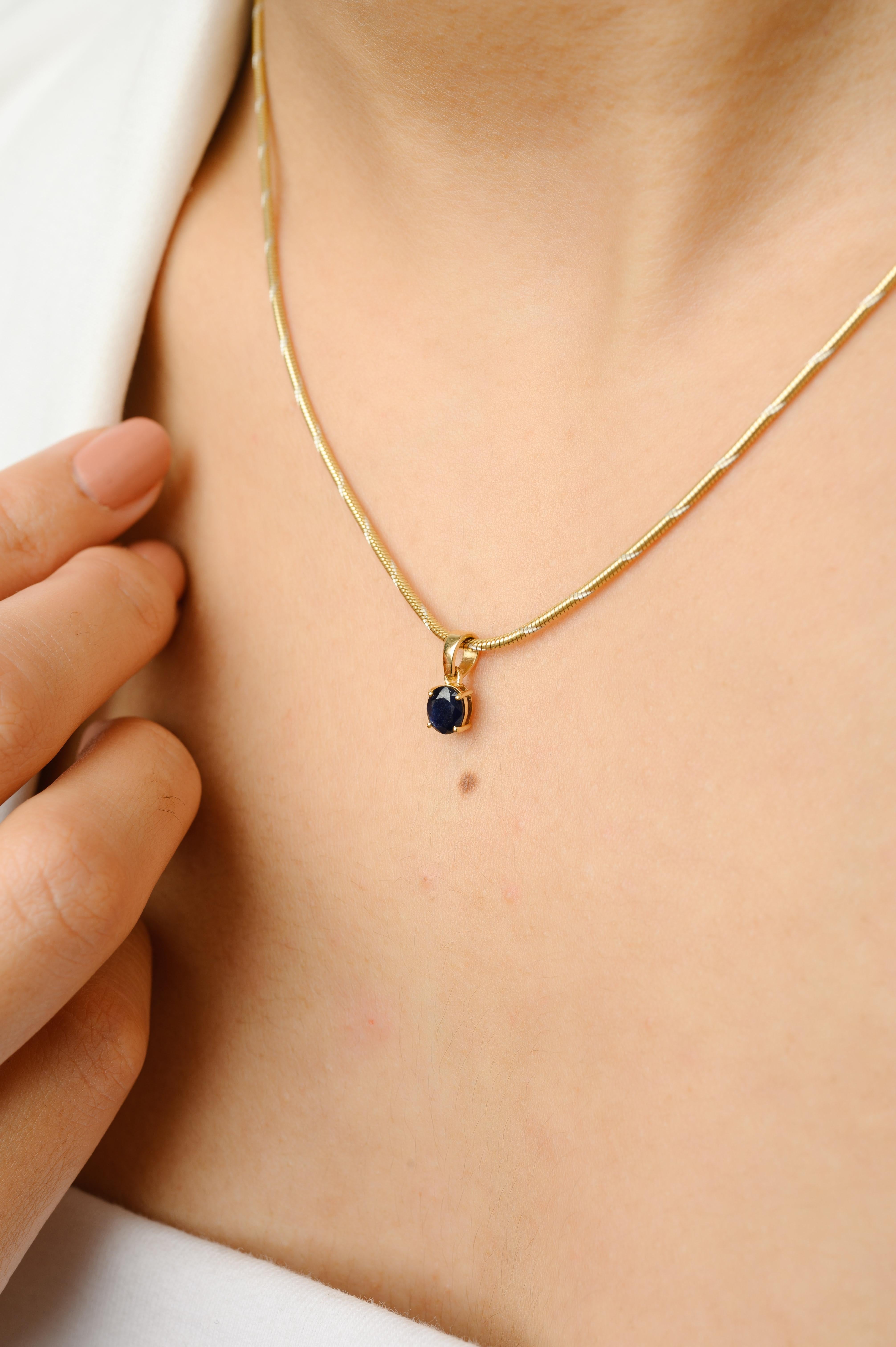 Blue Sapphire Ring, Pendant and Earrings Jewelry Set Made in 18k Yellow Gold For Sale 8