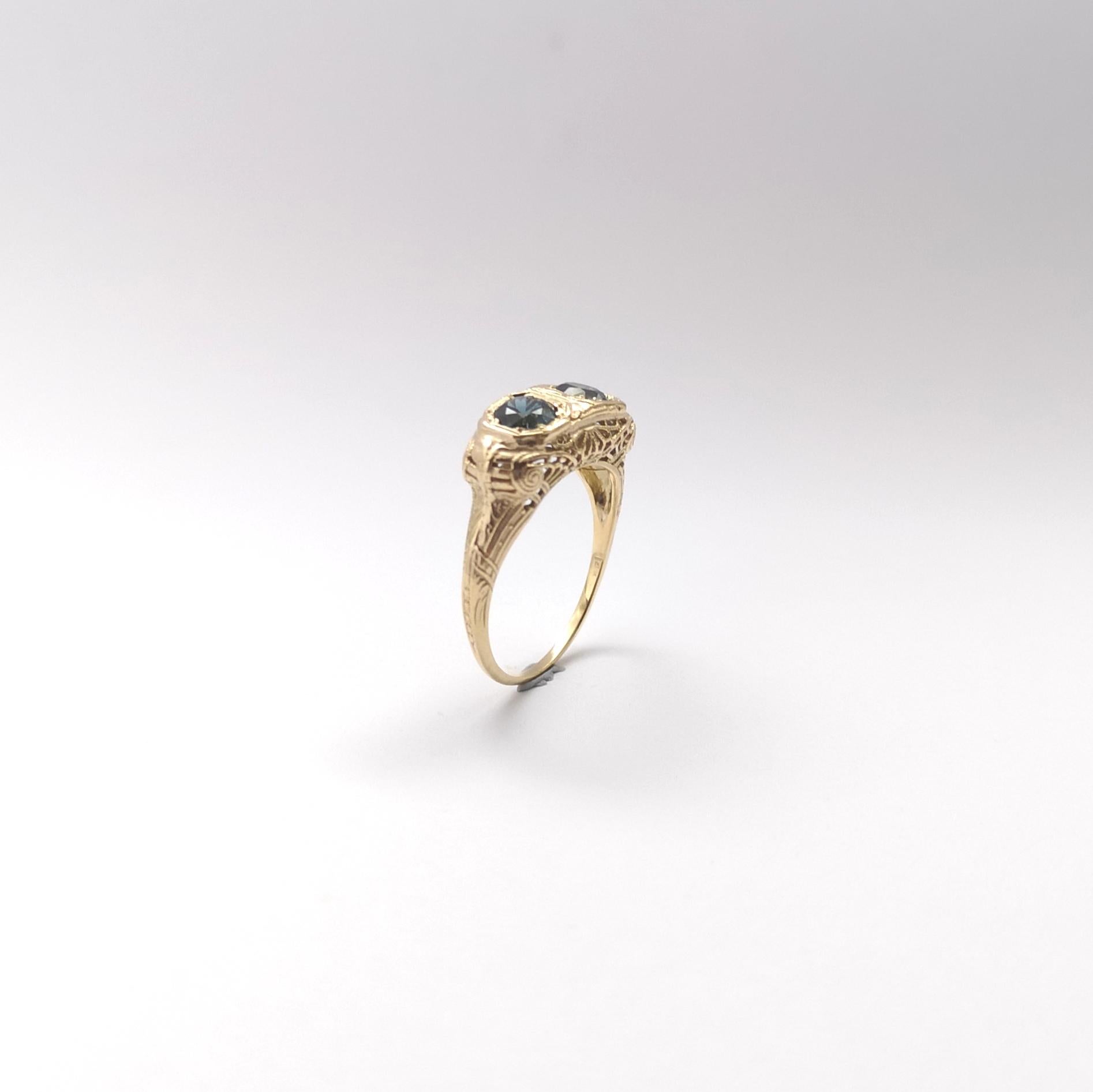 Blue Sapphire Ring set in 14K Gold Settings For Sale 4