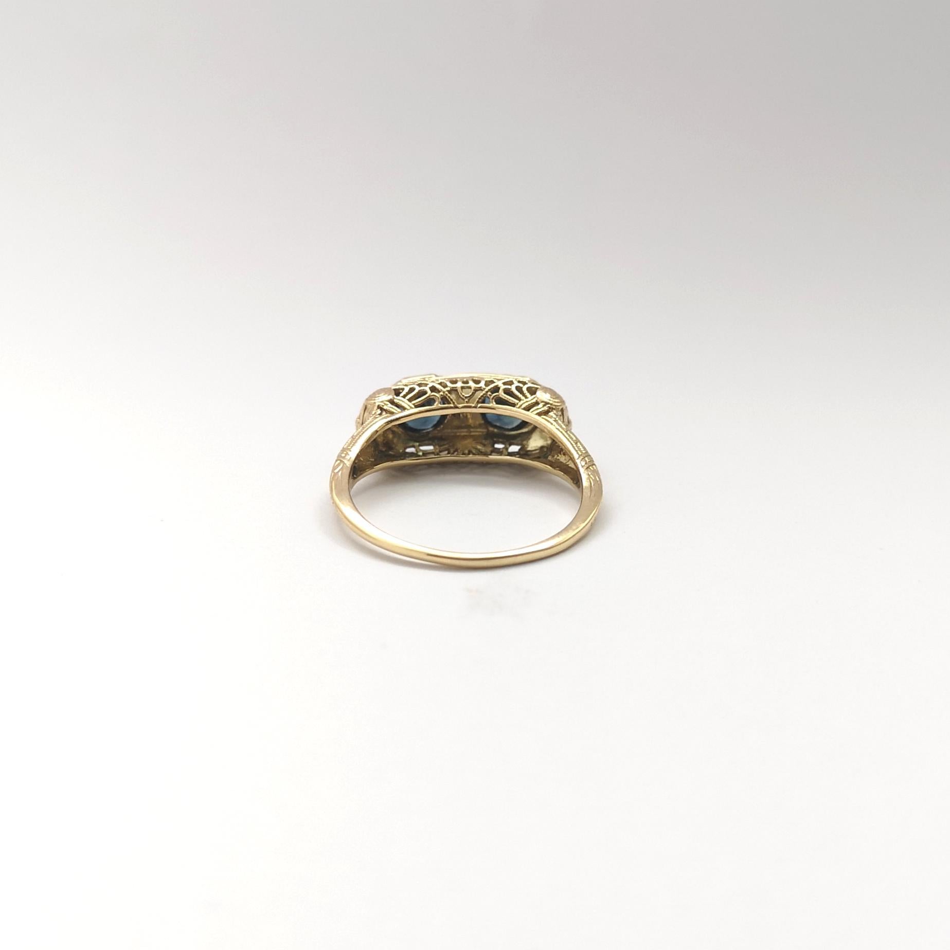 Blue Sapphire Ring set in 14K Gold Settings For Sale 7