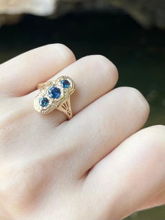 Blue Sapphire Ring set in 14K Gold Settings